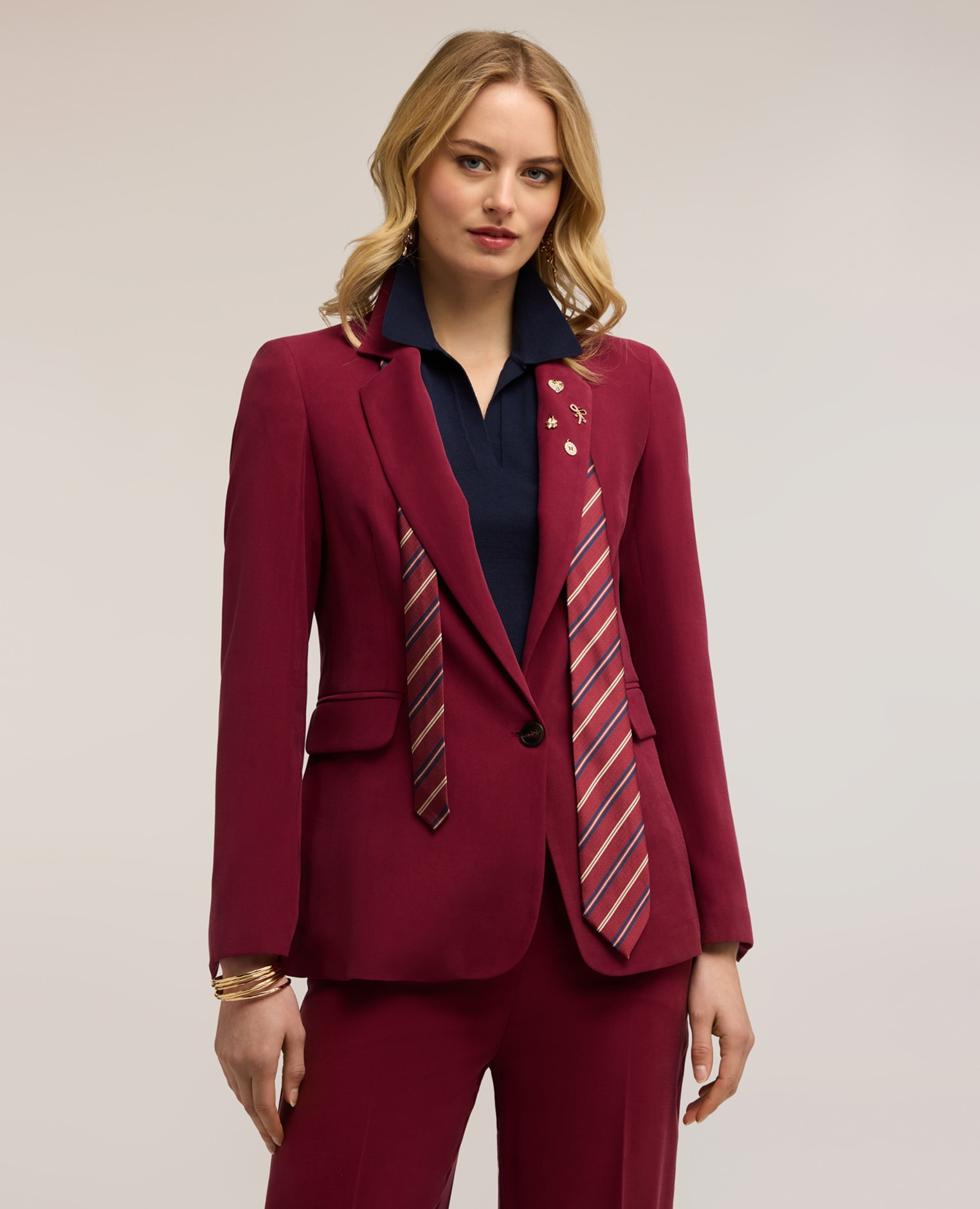 Chaqueta de mujer con aplicaciones y corbata modelo de un botón - Motivi - Burdeos Burdeos-1