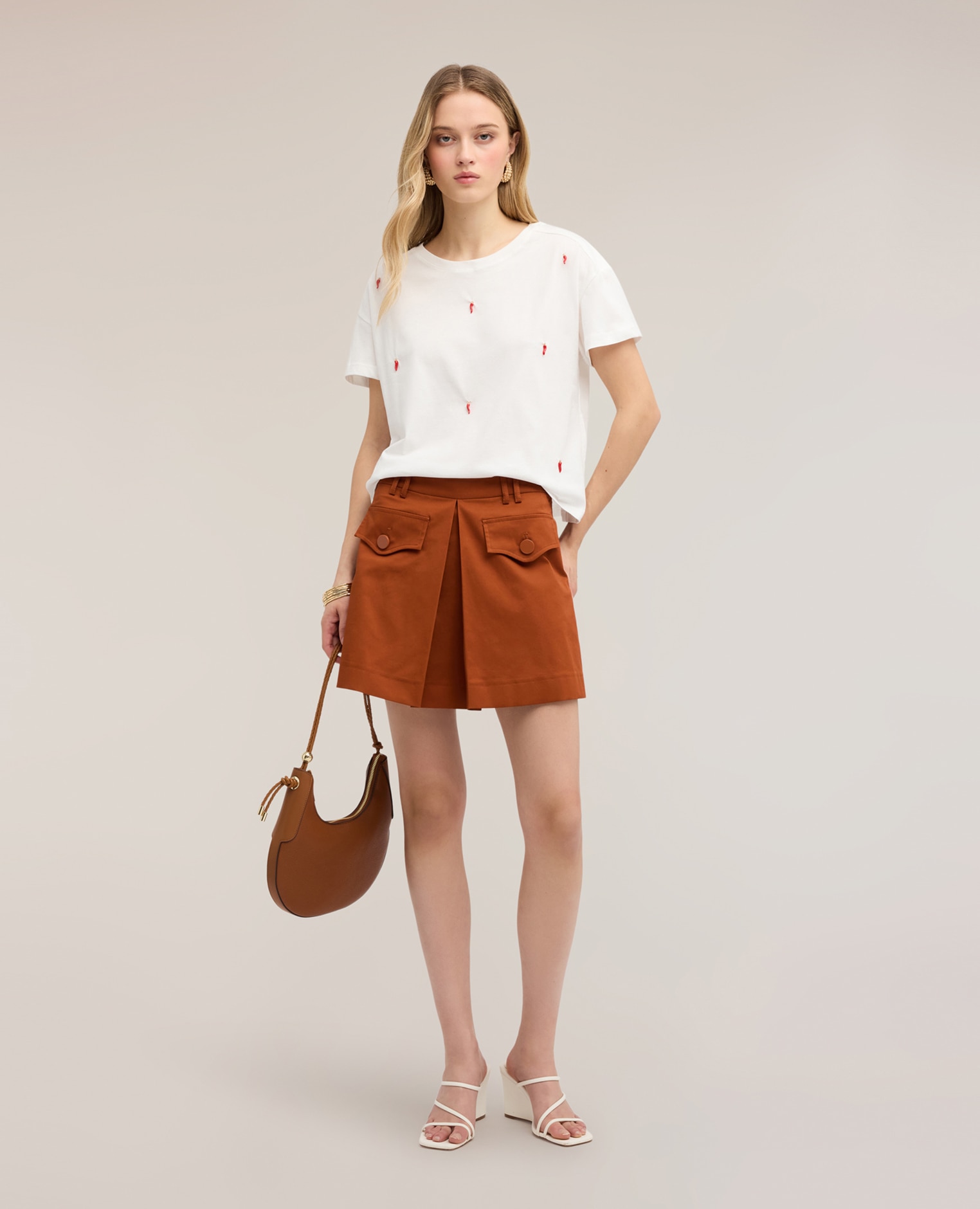 Imagen 0 de Shorts de mujer de talle alto con pliegue de fuelle cierre trasero con cremallera Naranja