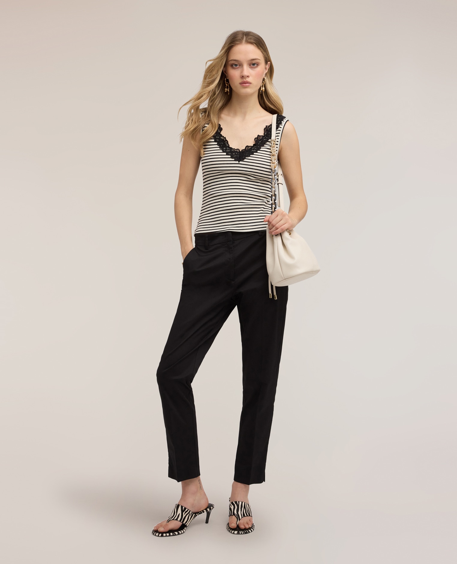 Pantalones de mujer regular slim ajuste regular cierre con corchete y cremallera - Motivi - Negro Negro-1