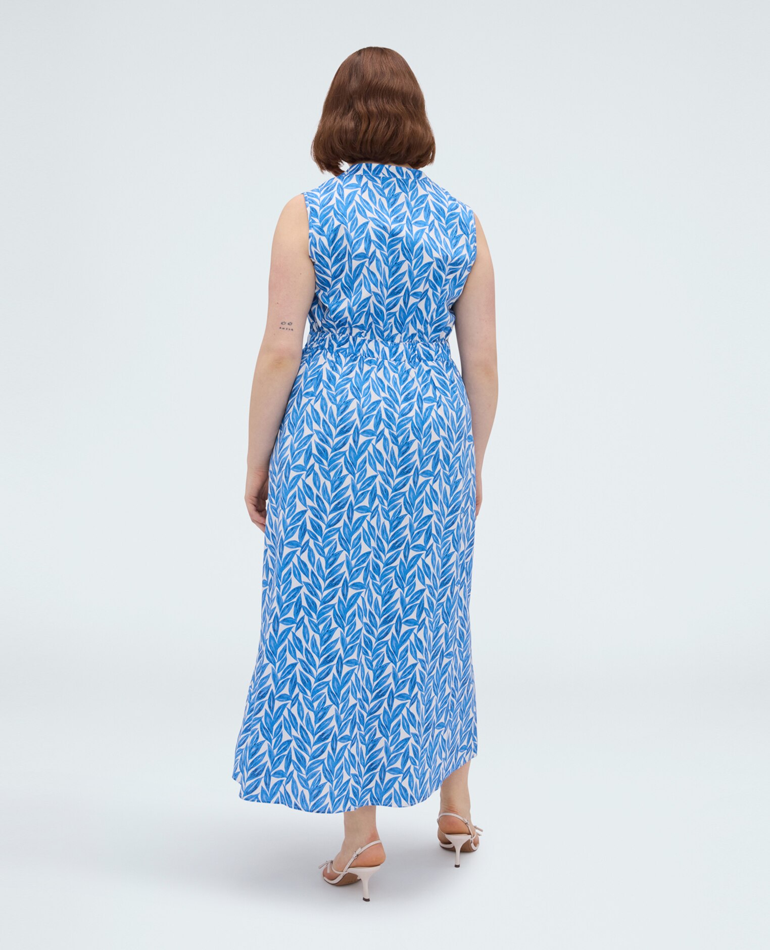 Vestido foliage largo de algodón escote en v y cinturón en la cintura con hebilla decorativa - Fiorella Rubino - Azul claro Azul claro-2