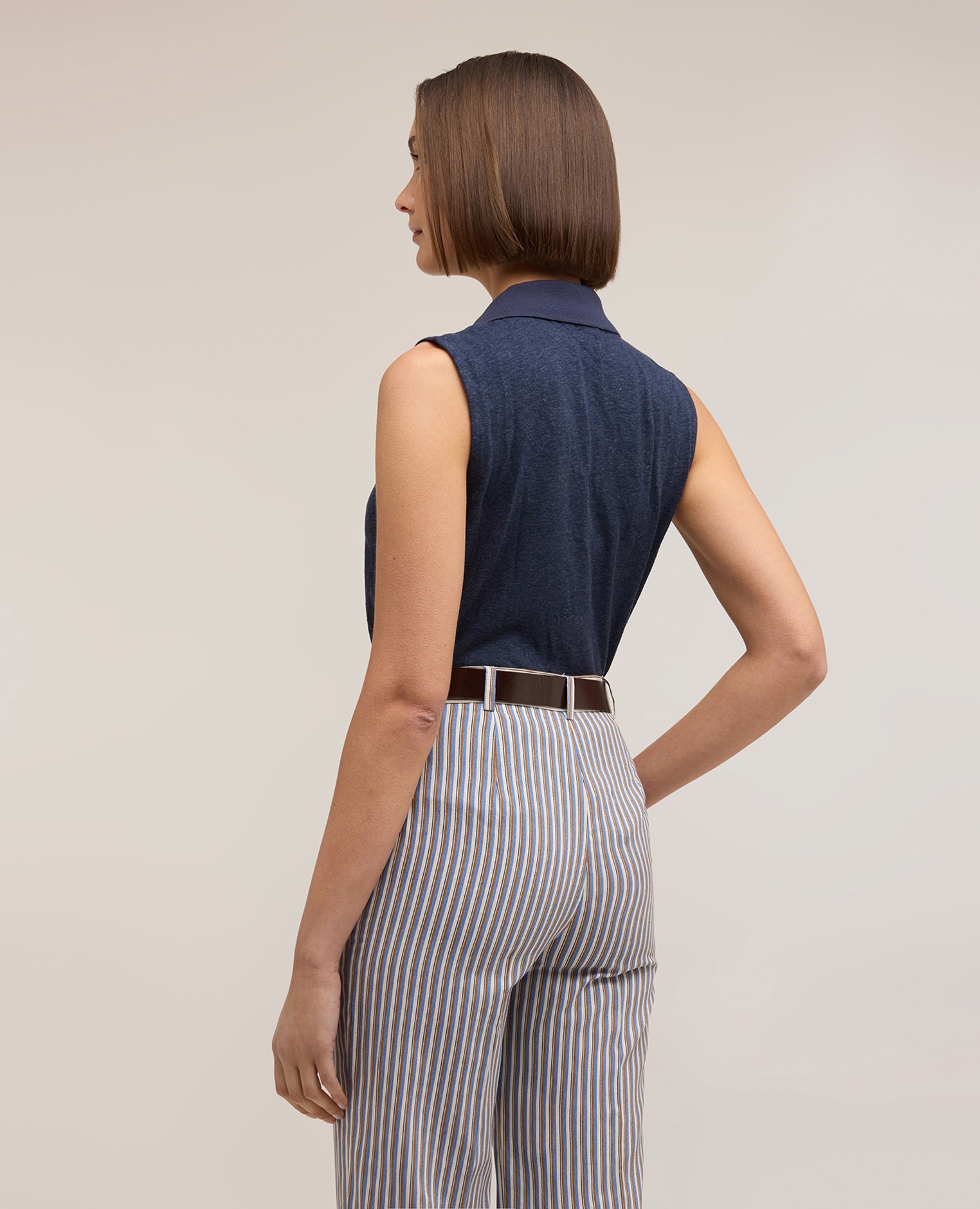 Top de mujer escote en v de mezcla de lino con cuello ajuste regular con escote en v y cuello - Motivi - Azul Azul-2