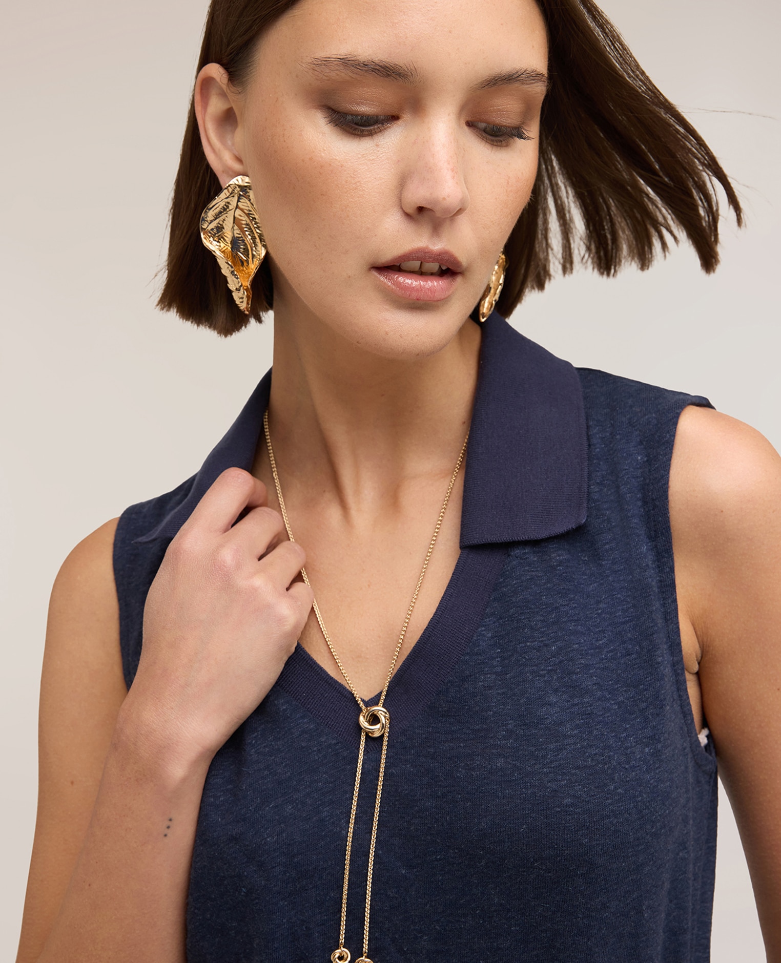 Top de mujer escote en v de mezcla de lino con cuello ajuste regular con escote en v y cuello - Motivi - Azul Azul-4