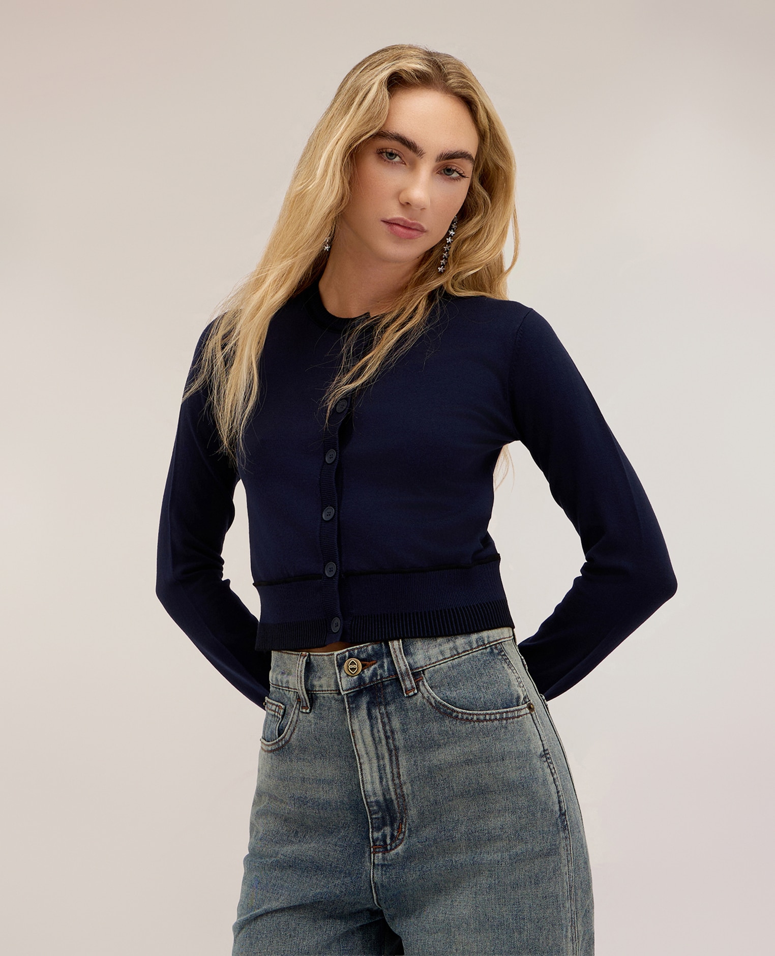 Chaqueta de mujer de punto corta en viscosa con bordes en contraste modelo corto con cierre frontal de botones - Motivi - Azul Azul-1