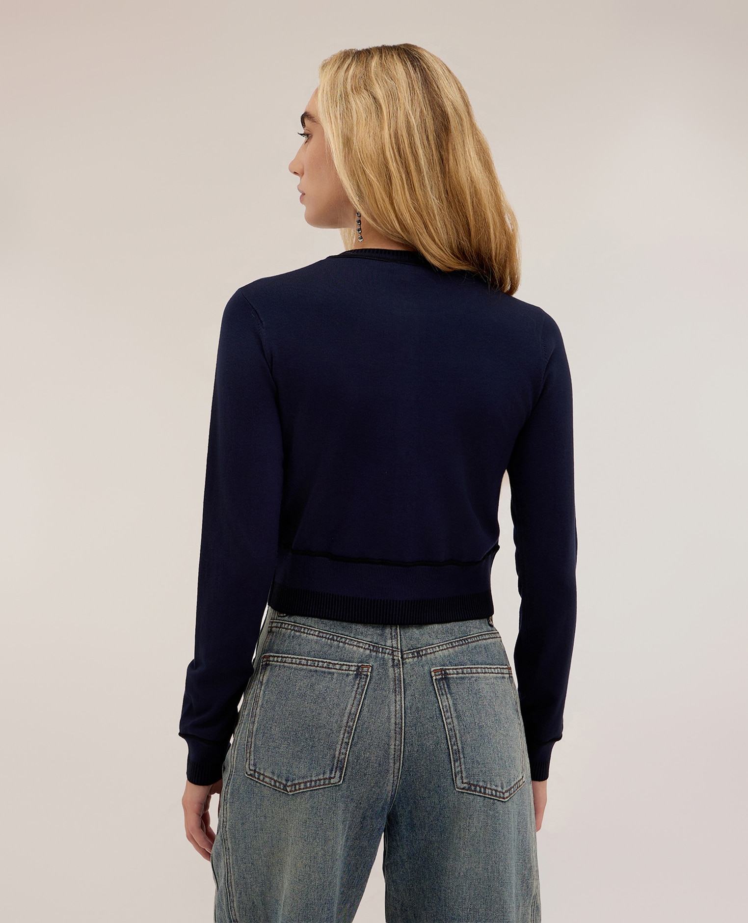 Chaqueta de mujer de punto corta en viscosa con bordes en contraste modelo corto con cierre frontal de botones - Motivi - Azul Azul-2