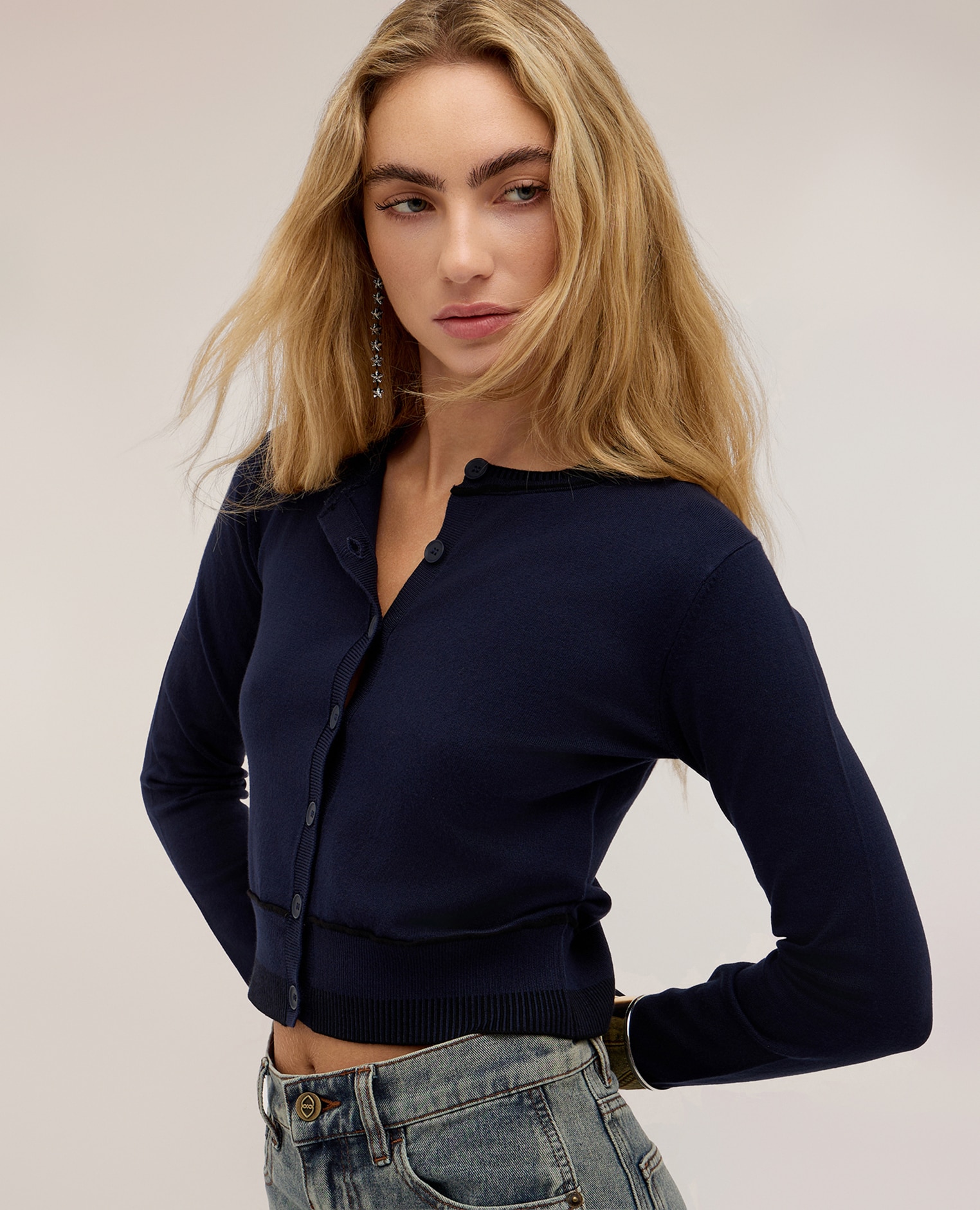Chaqueta de mujer de punto corta en viscosa con bordes en contraste modelo corto con cierre frontal de botones - Motivi - Azul Azul-4