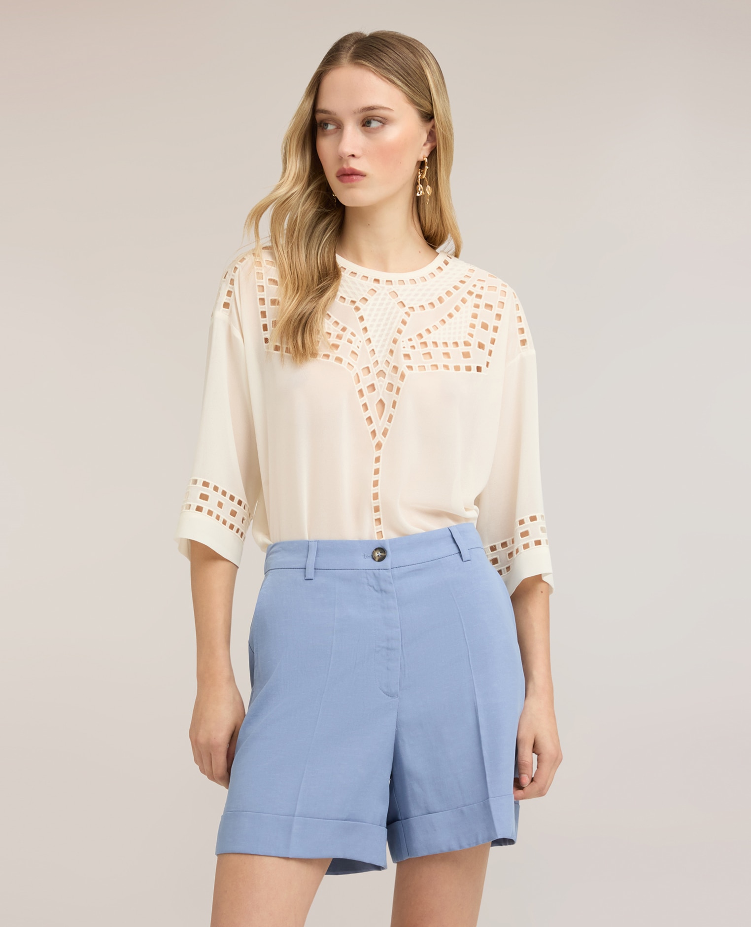 Motivi - Blusa de mujer de georgette con bordados ajouré ajuste oversize con escote redondo y abertura de gota en la espalda.