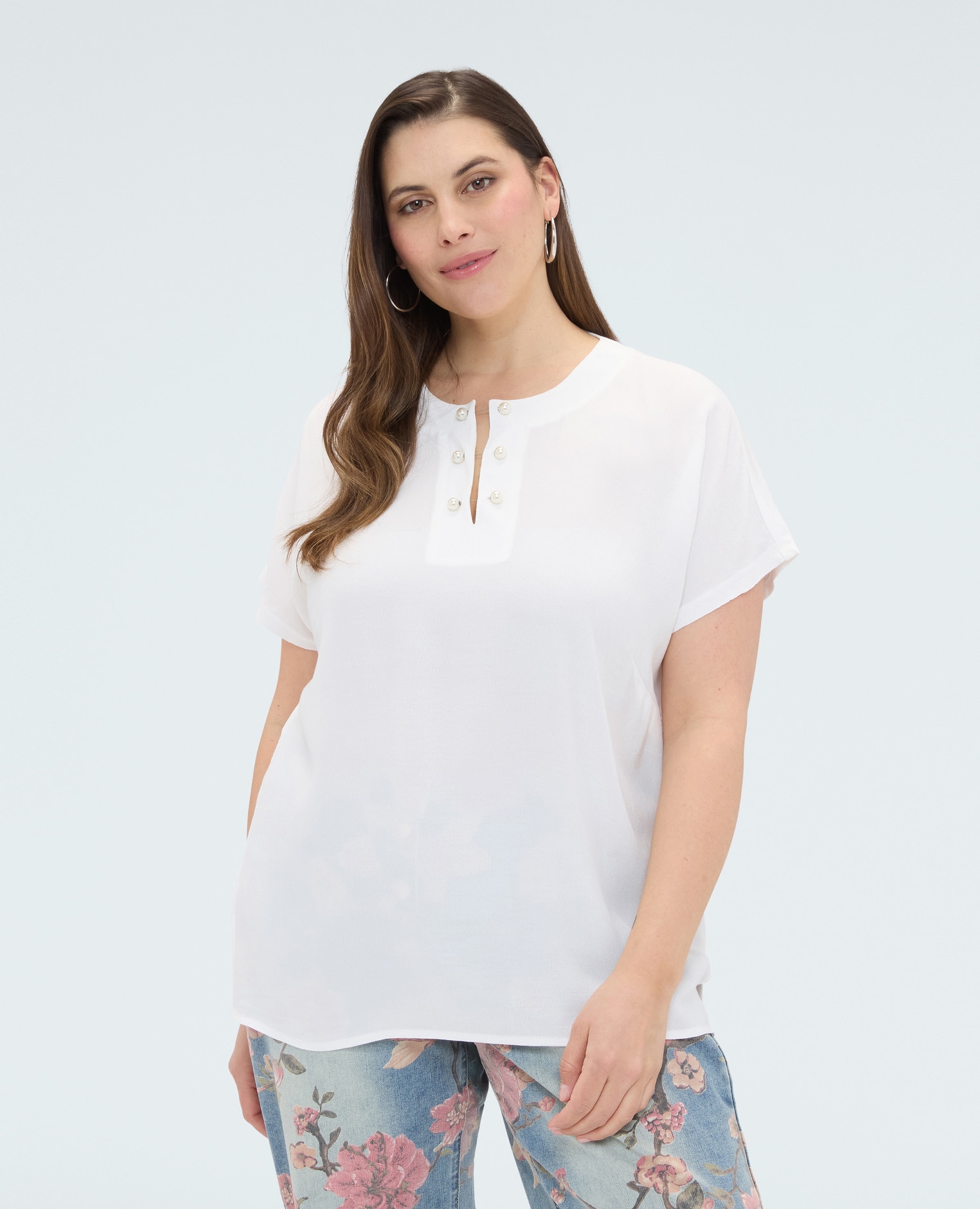 Camiseta de mujer de viscosa con detalle de perlas aplicaciones decorativas de perlas en el escote - Fiorella Rubino - Blanco Blanco-1
