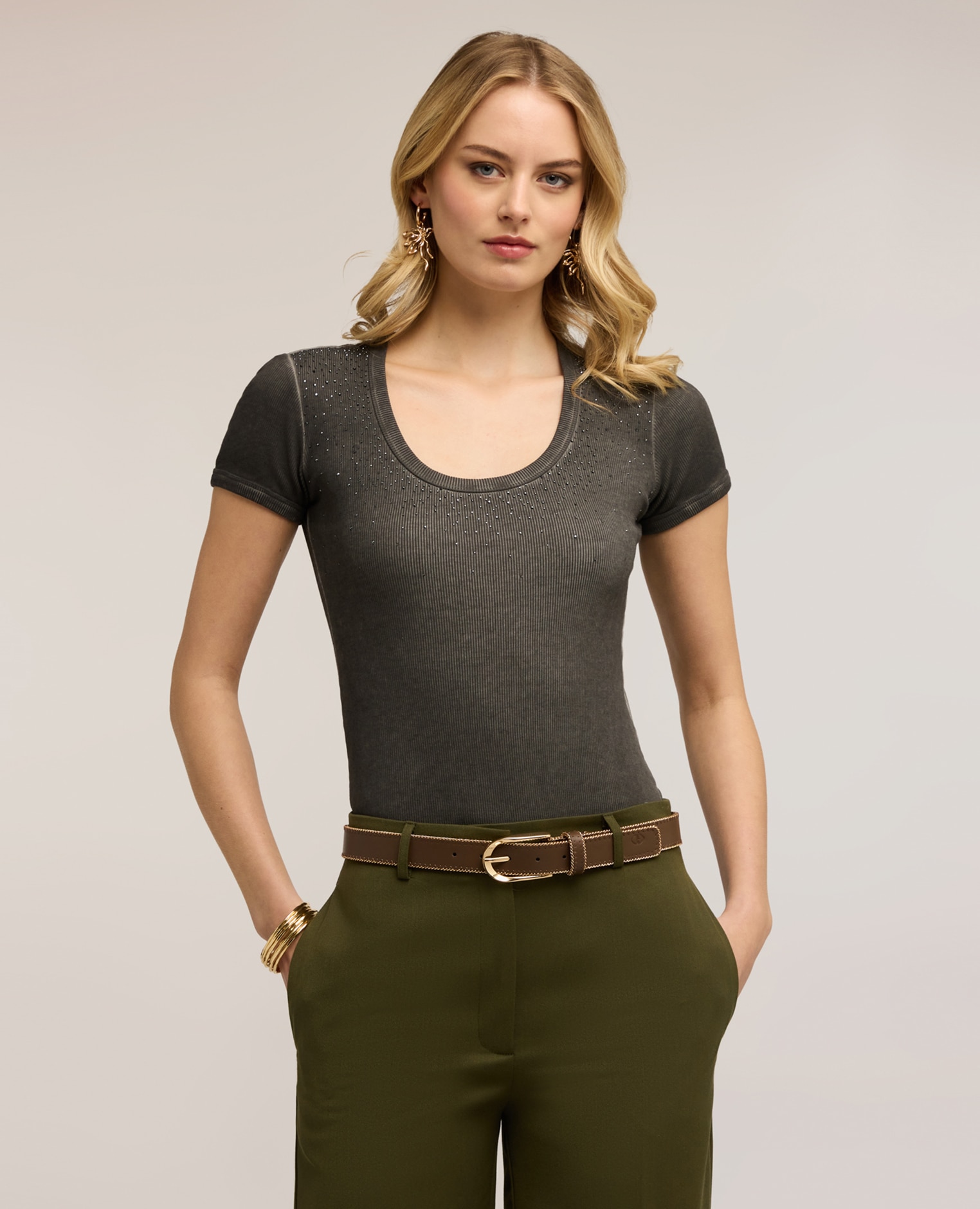 Camiseta de mujer con aplicaciones de estrás ajuste entallado con escote redondo - Motivi - Gris Gris-1