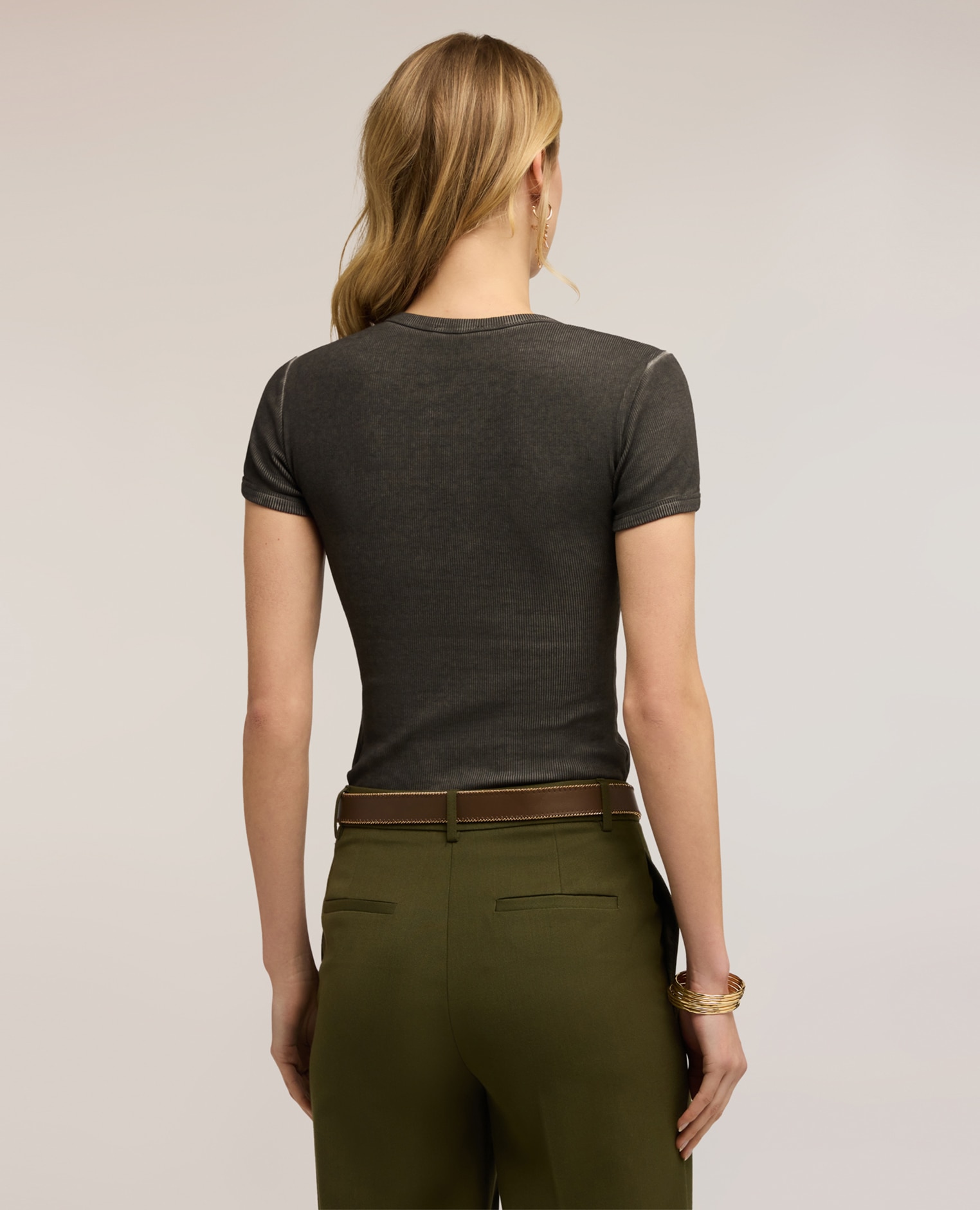 Camiseta de mujer con aplicaciones de estrás ajuste entallado con escote redondo - Motivi - Gris Gris-2