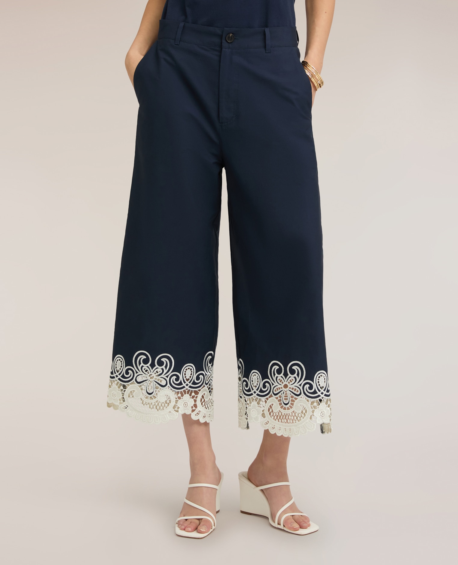 Pantalones de mujer cropped de popelín con encaje abertura frontal con botón y cremallera - Motivi - Azul Azul-3