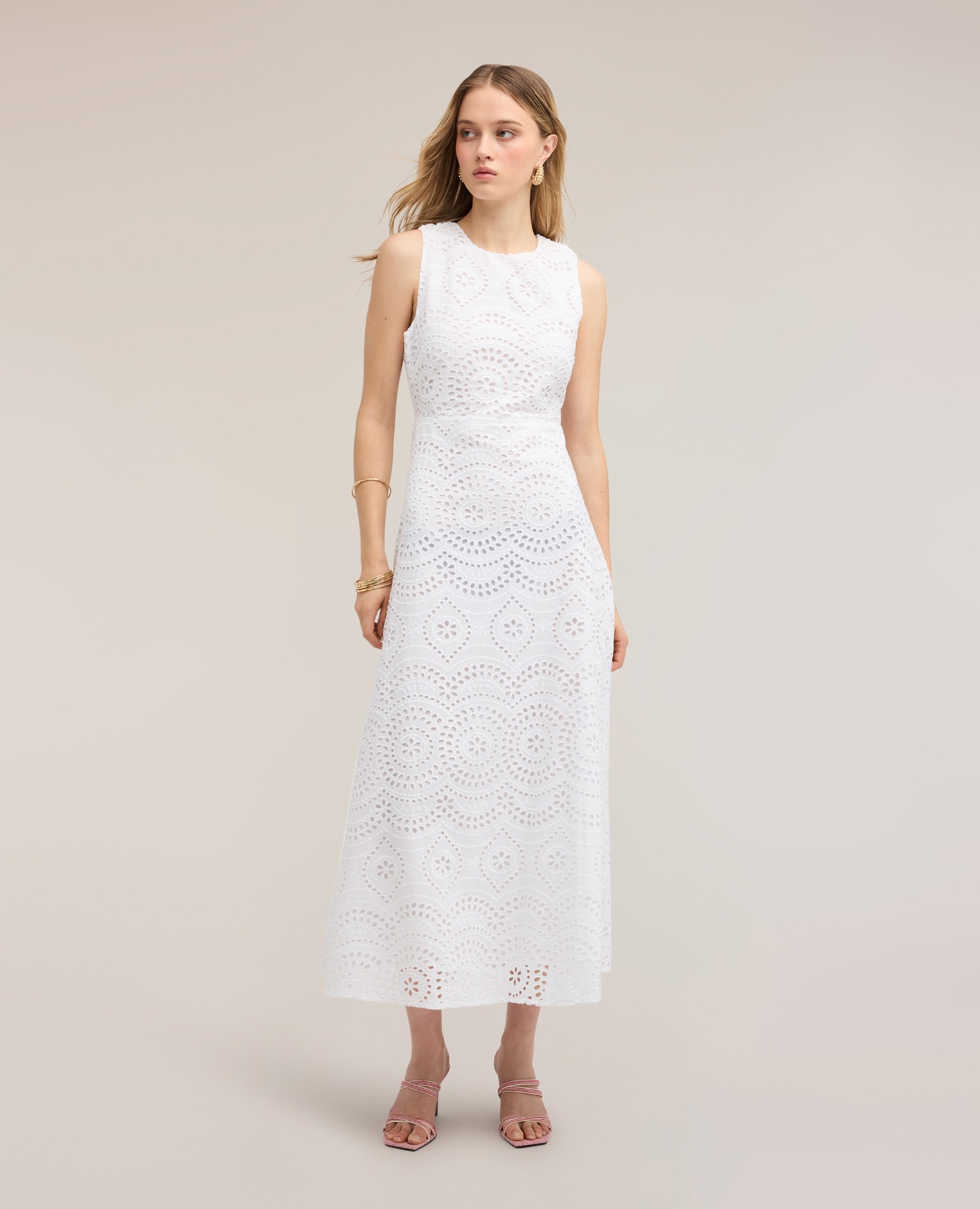 Vestido largo en sangallo con escote en la espalda cierre con cremallera en el centro de la espalda - Motivi - Blanco Blanco-1