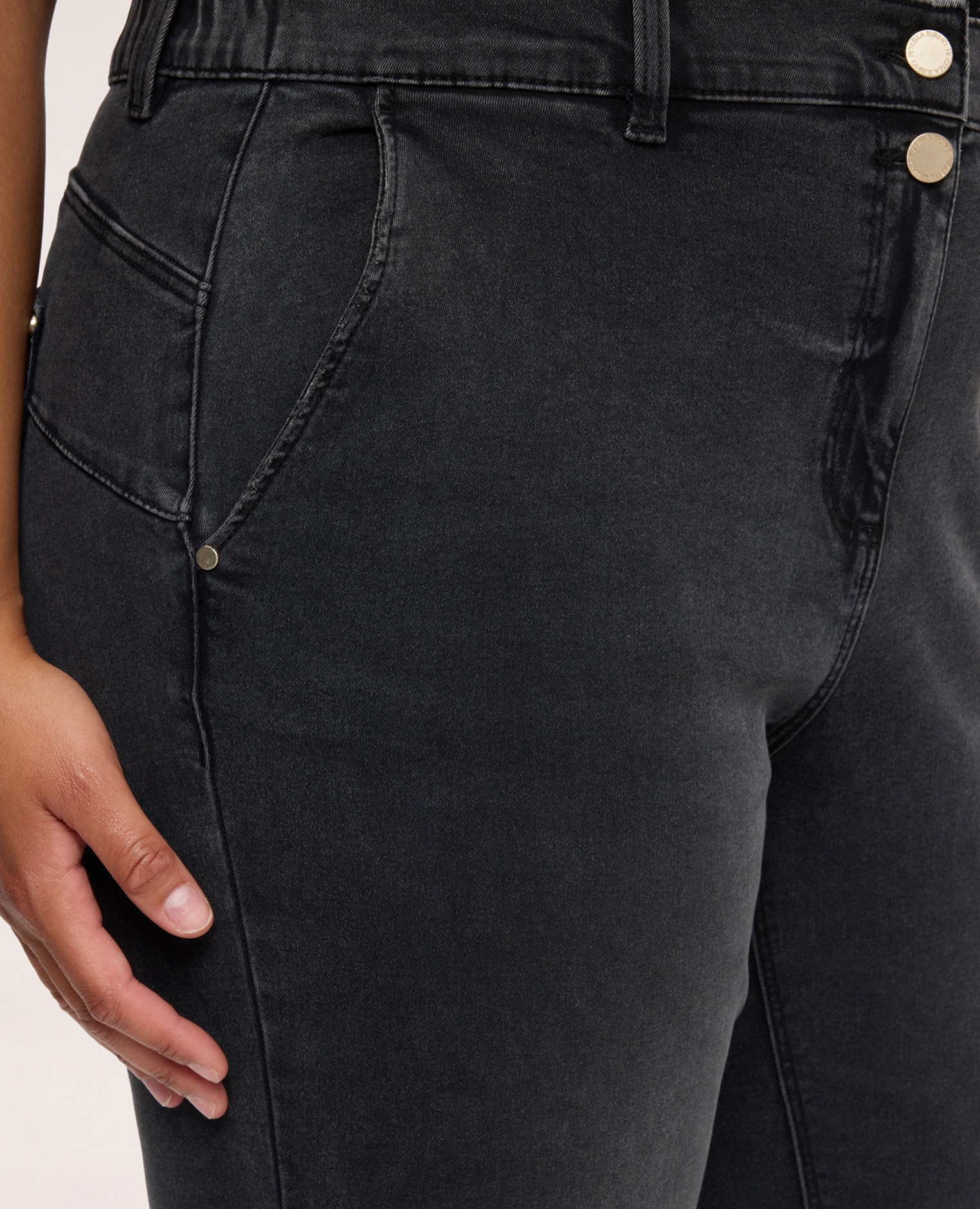 Jeans de mujer balloon lavado black cintura con elástico en la parte trasera cierre con botones y cremallera delante - Fiorella Rubino - Negro Negro-4