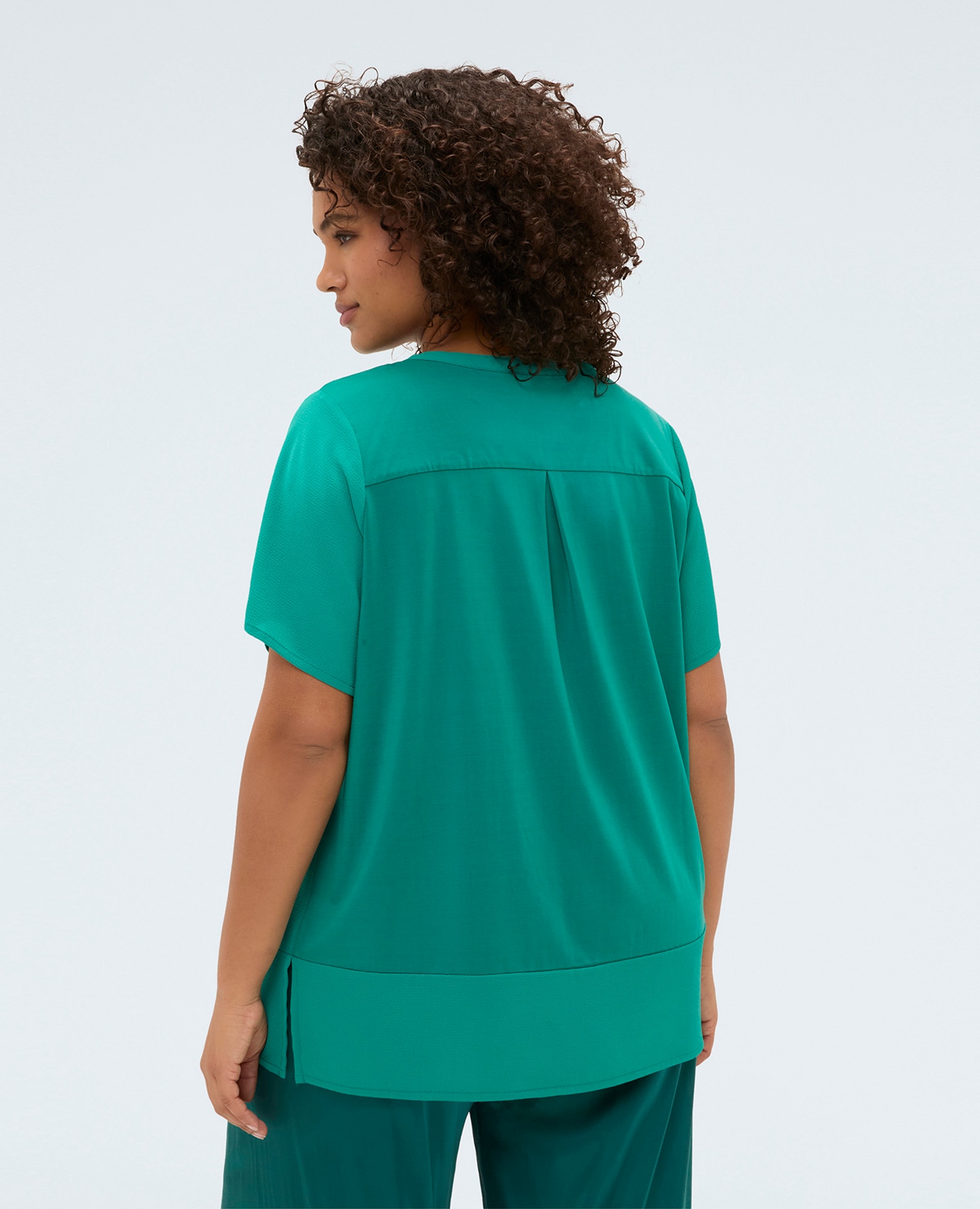 Camiseta de mujer de mezcla de lyocell con botones ajuste y diseño para el máximo confort - Fiorella Rubino - Verde Agua Verde Agua-2