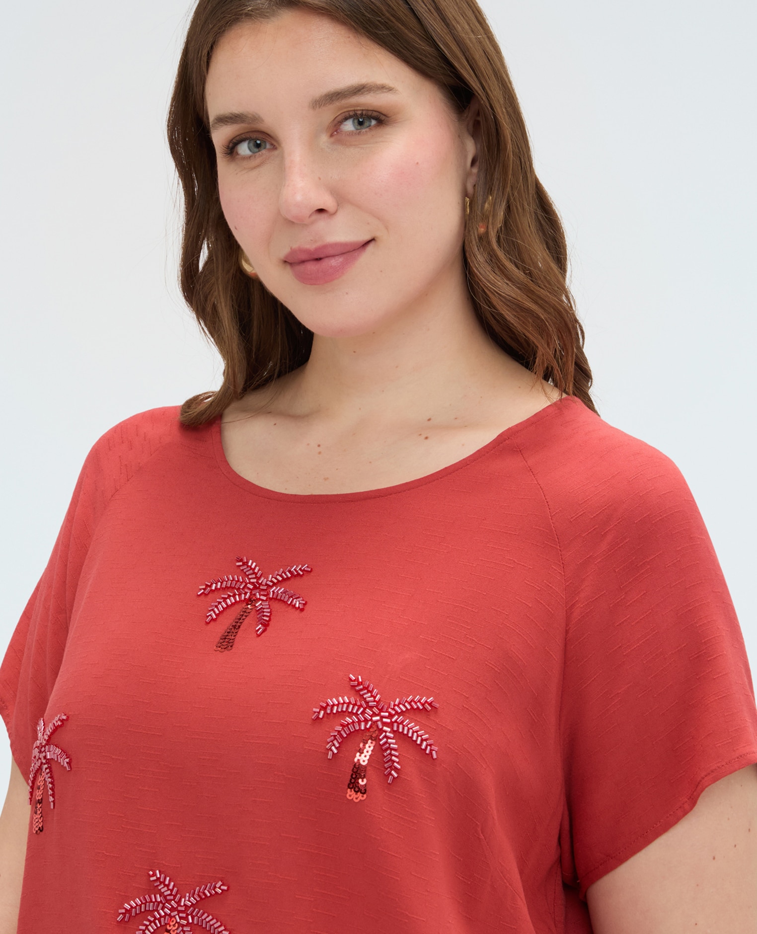 Top de mujer con aplicaciones de lentejuelas y nudo decoraciones de palmeras en lentejuelas y cuentas en la parte delantera con nudo lateral en la parte inferior - Fiorella Rubino - Naranja Naranja-4