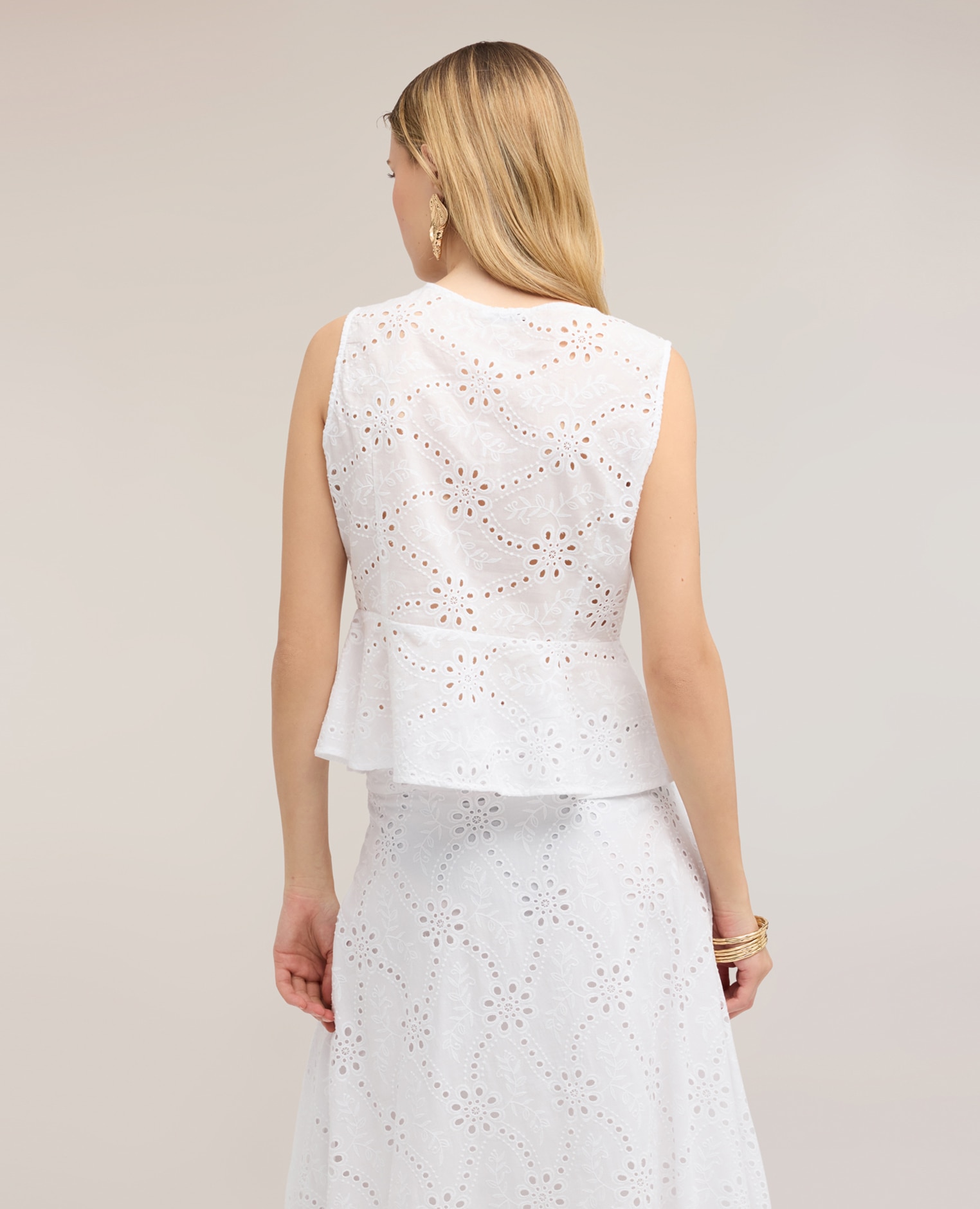 Top de mujer de bordado inglés con peplum ajuste regular con peplum en el bajo cierre frontal con botones - Motivi - Blanco Blanco-2