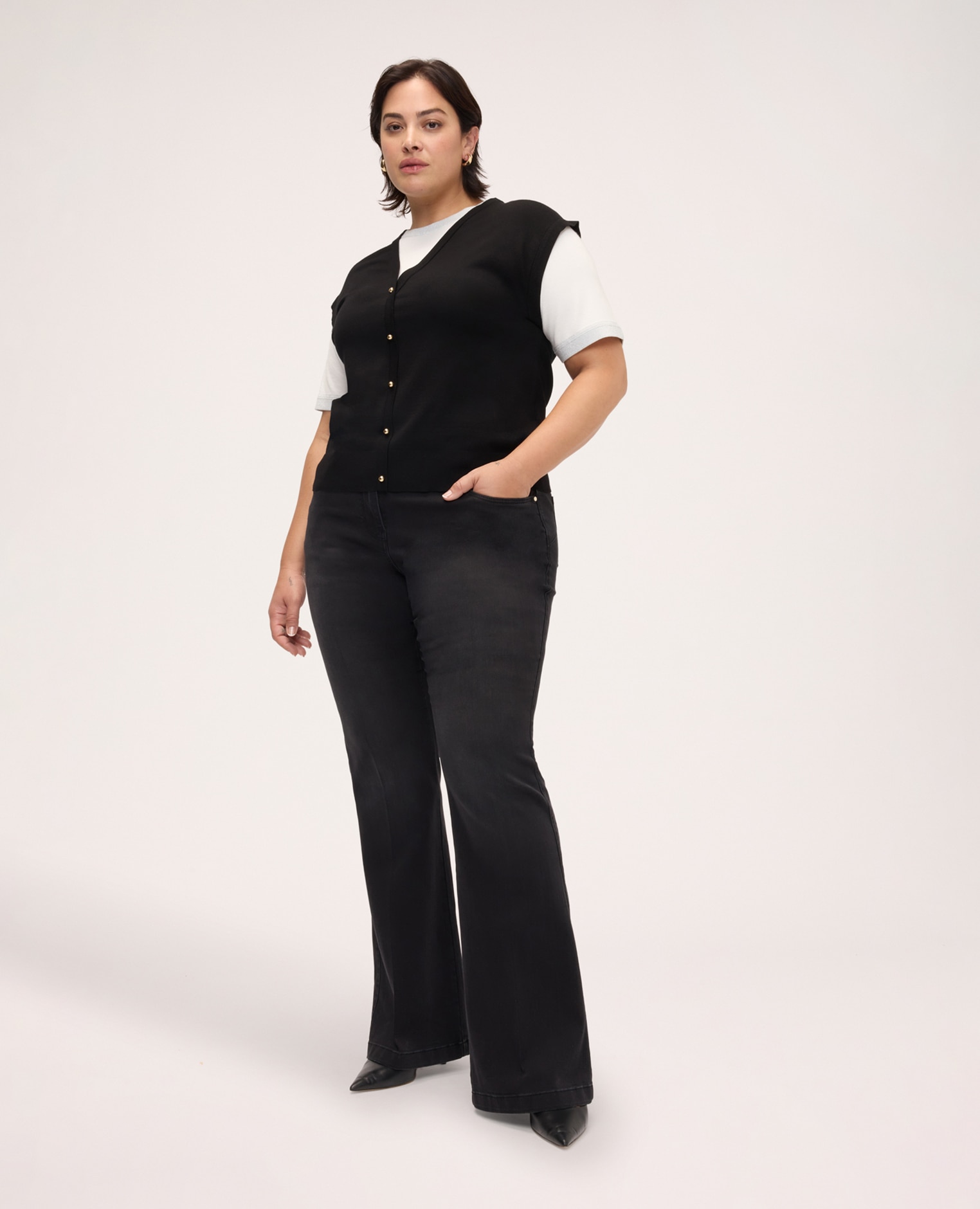 Jeans de mujer flare lavado oscuro cierre con botón y cremallera delante y elástico detrás ajuste y diseño para el máximo confort - Fiorella Rubino - Negro Negro-1