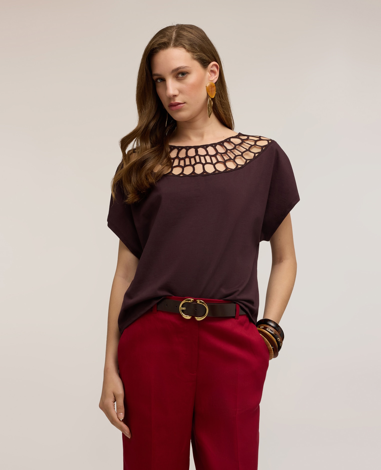 Camiseta de mujer de punto con acabado efecto encaje escote redondo con acabado efecto encaje - Motivi - Marrón Marrón-1