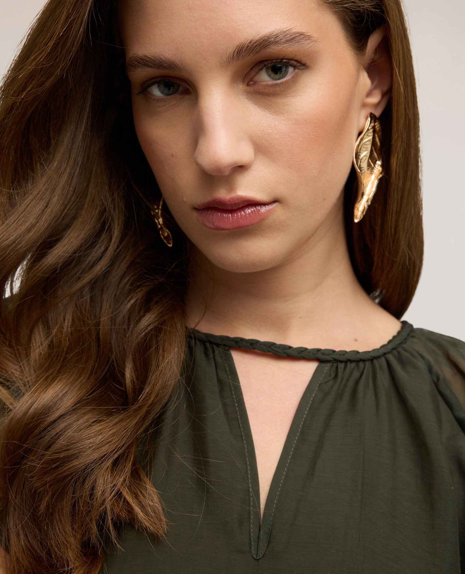 Blusa de mujer de muselina con lazos entrelazados ajuste oversize cierre en la espalda con lazos efecto trenza - Motivi - Verde Verde-4