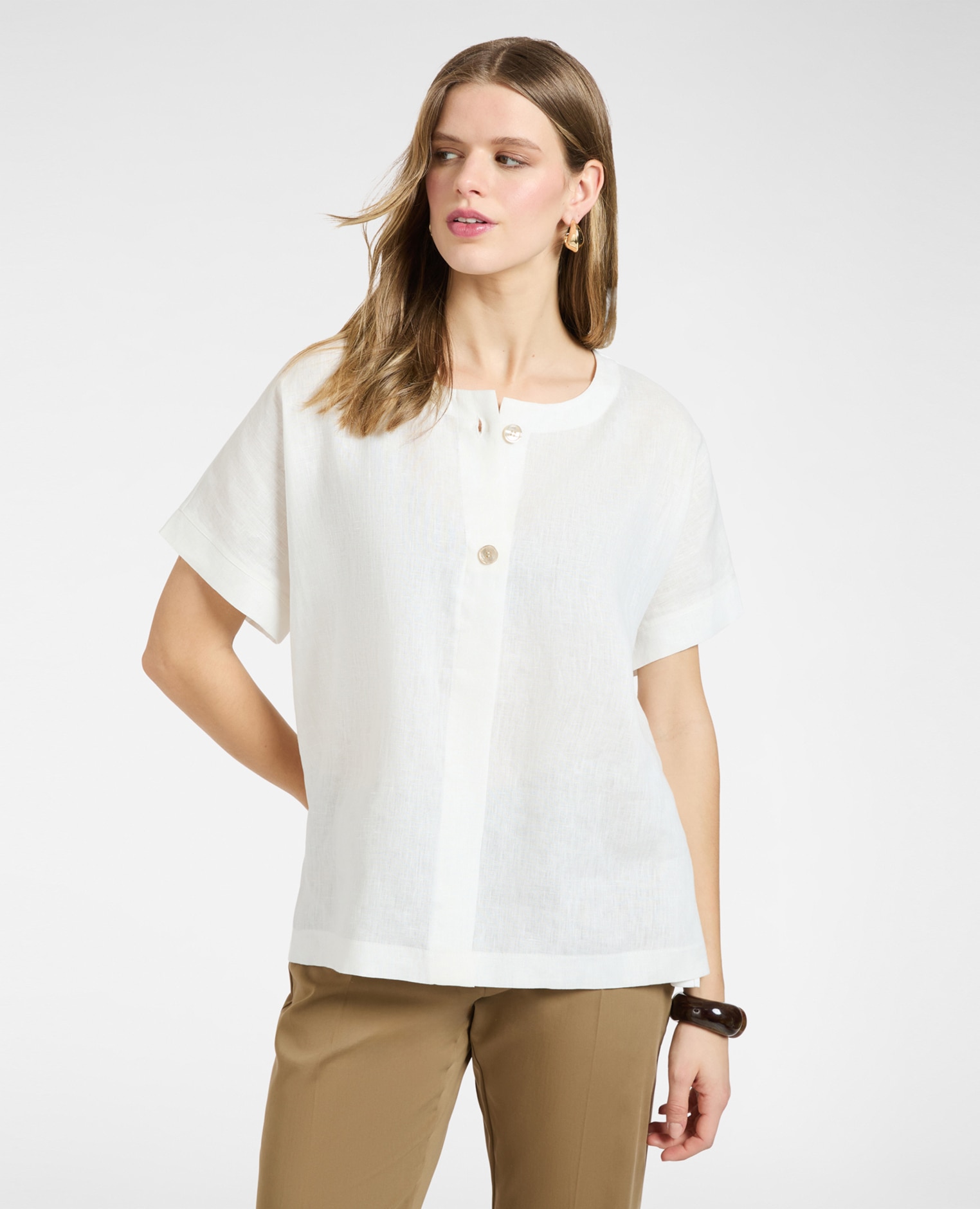 Elena Miró - Camiseta de mujer de lino y algodón ajuste regular abertura delantera con botones.