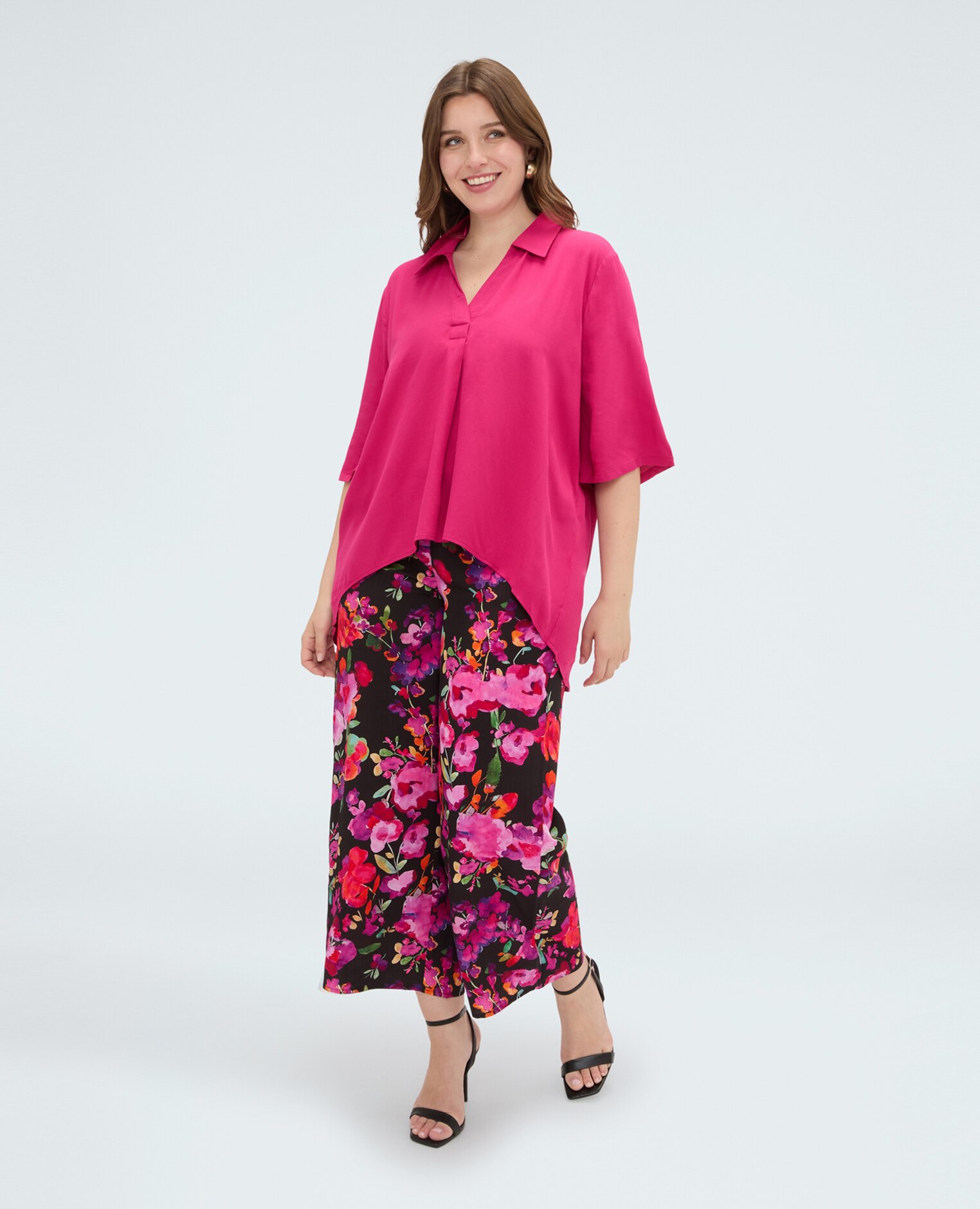 Blusa de mujer boxy con cuello polo dobladillo asimétrico con delantero más corto y trasero alargado - Fiorella Rubino - Fucsia Fucsia-3