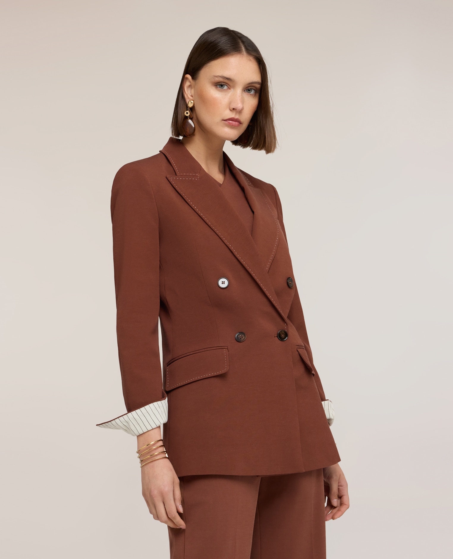 Motivi - Chaqueta de mujer con costuras the tailoring lab modelo de ajuste regular de longitud media con forro interno.