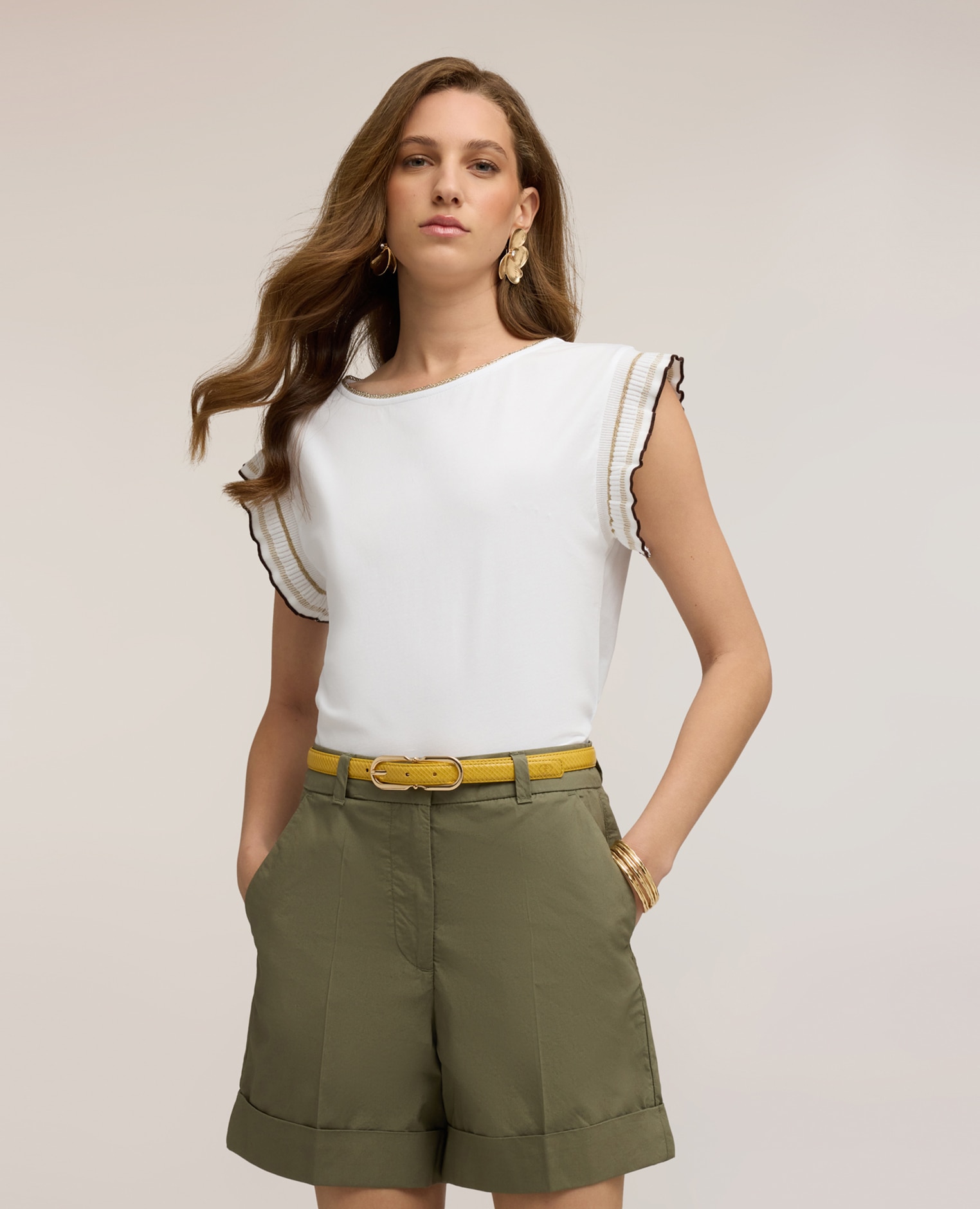 Motivi - Camiseta de mujer con mangas de volantes ajuste regular con escote barco.