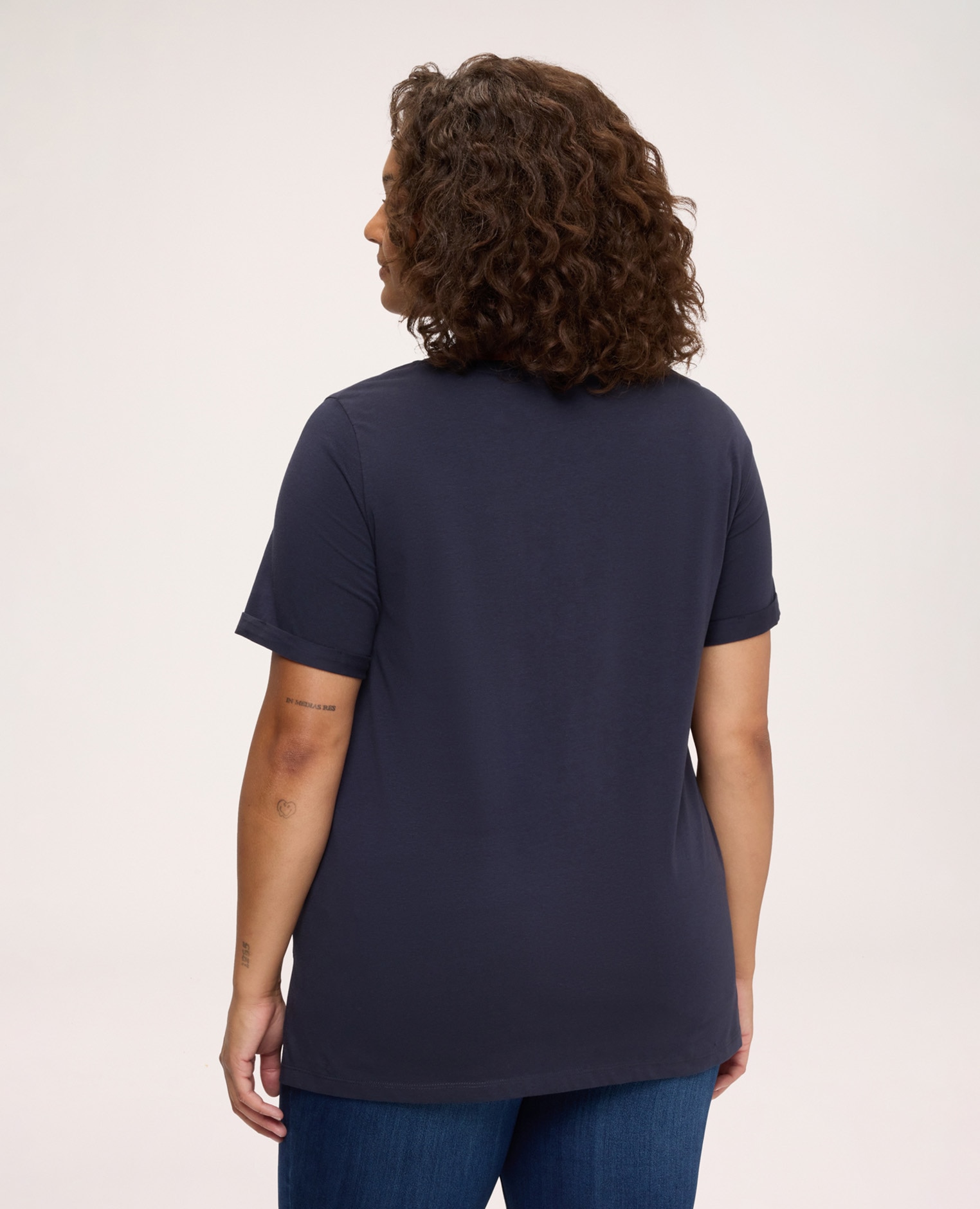 Camiseta de mujer de algodón con frase irónica ajuste regular y diseño para el máximo confort - Fiorella Rubino - Azul Azul-2
