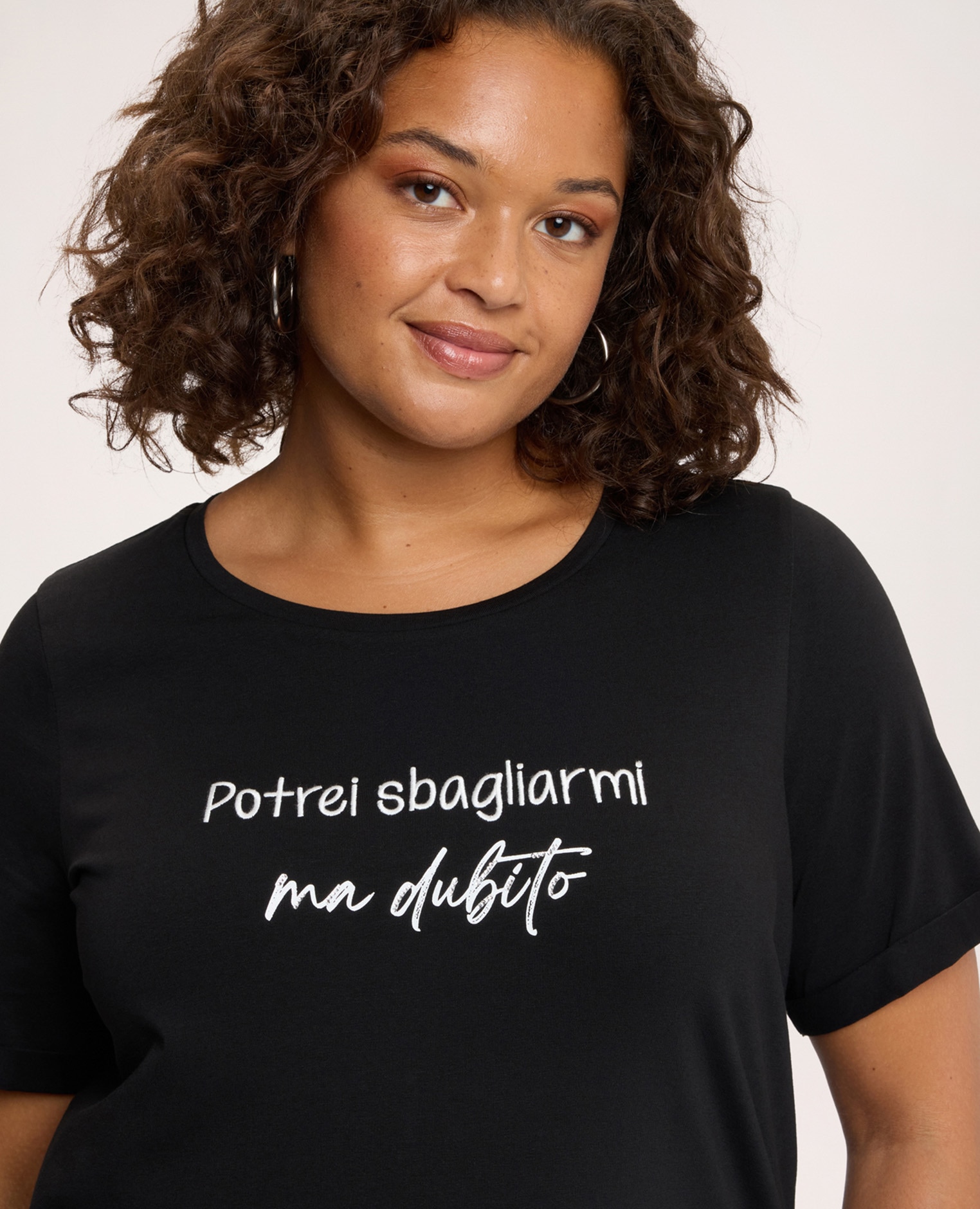 Camiseta de mujer de algodón con frase irónica ajuste regular para el máximo confort - Fiorella Rubino - Negro Negro-4
