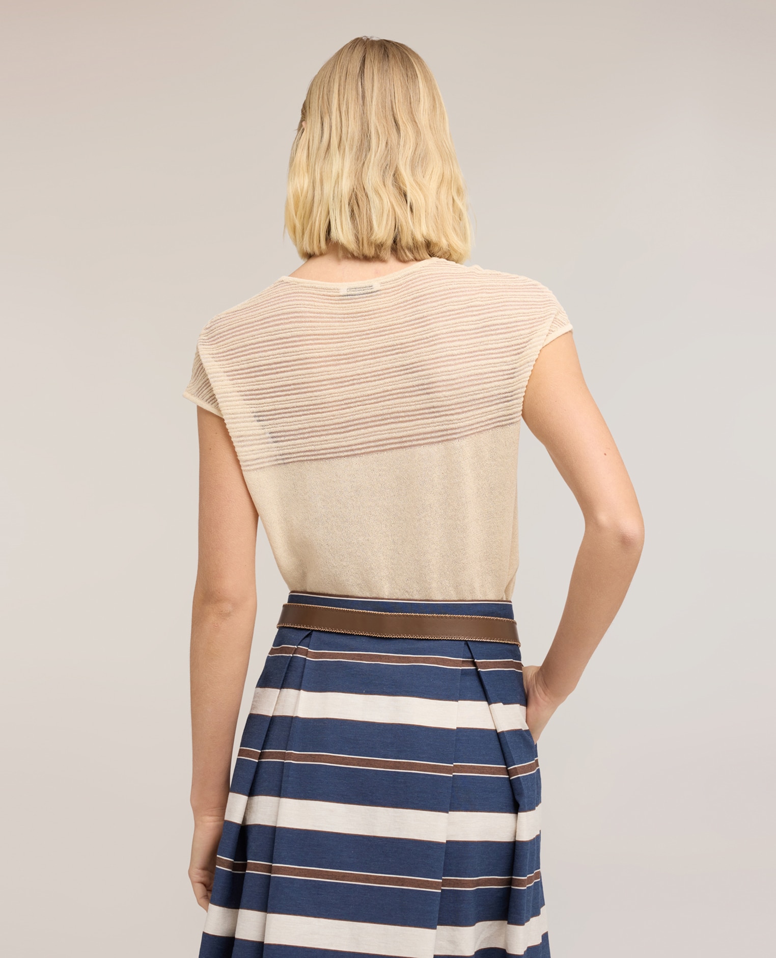 Jersey de mujer de rayas en mezcla de lino modelo boxy corto con escote redondo - Motivi - Beige Beige-2