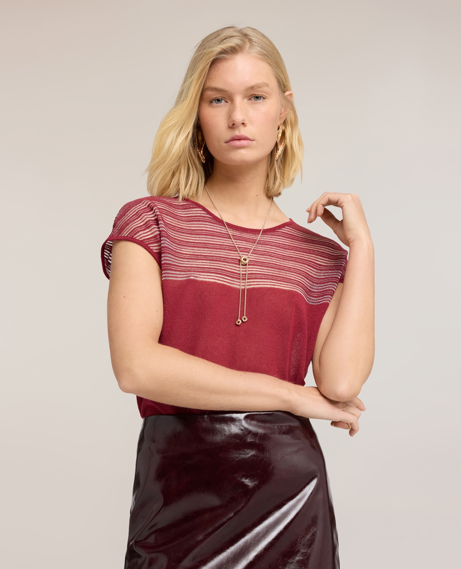 Jersey de mujer de rayas en mezcla de lino modelo boxy corto con escote redondo - Motivi - Burdeos Burdeos-1