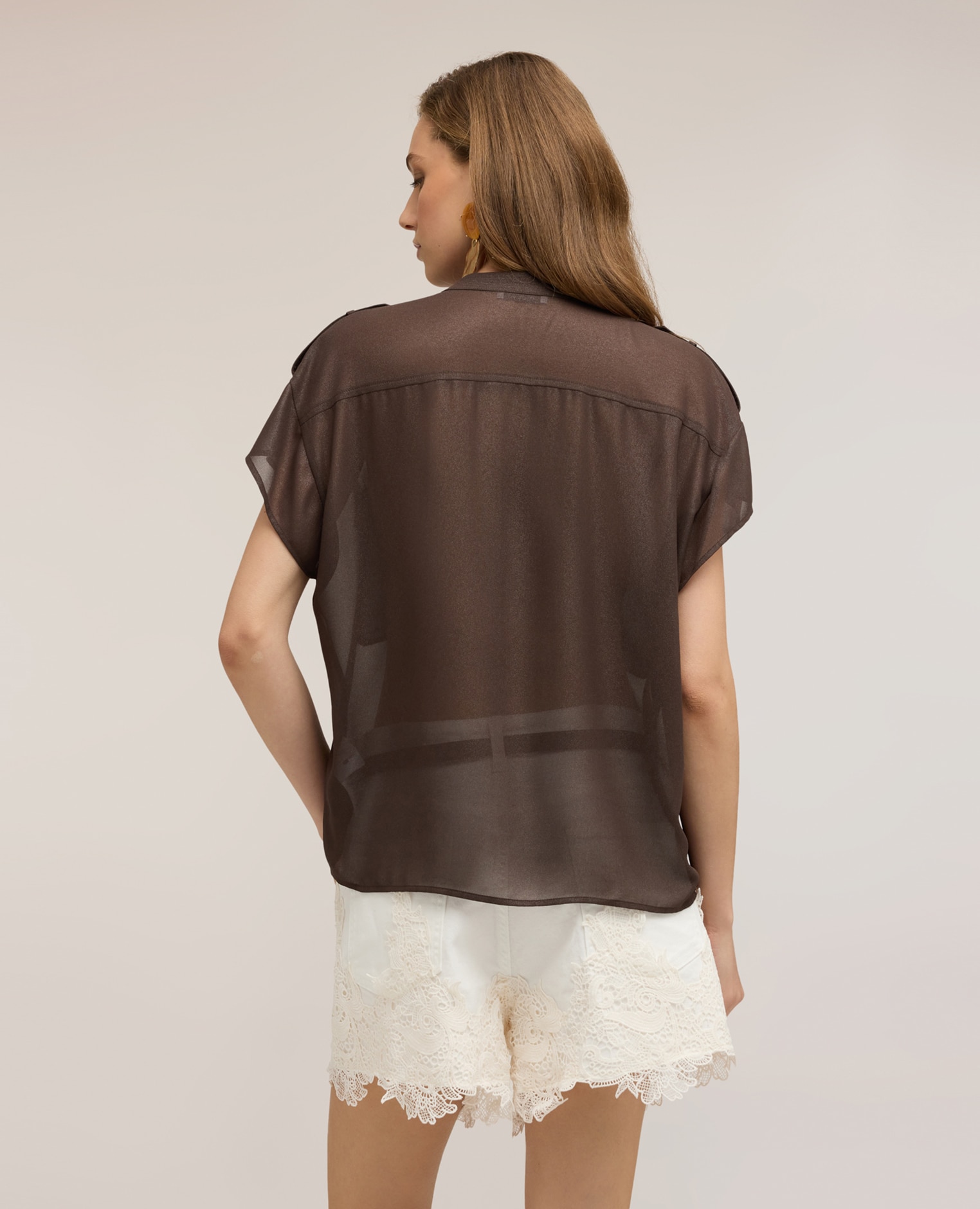 Camisa de mujer en georgette laminada con bolsillos ajuste holgado con cierre frontal de botones - Motivi - Marrón Marrón-2