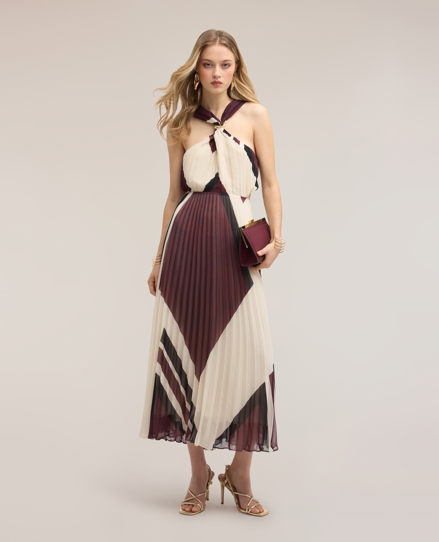 Vestido largo en georgette plisado con estampado corpiño con plisado cruzado y cut-out laterales - Motivi - Marrón Marrón-3