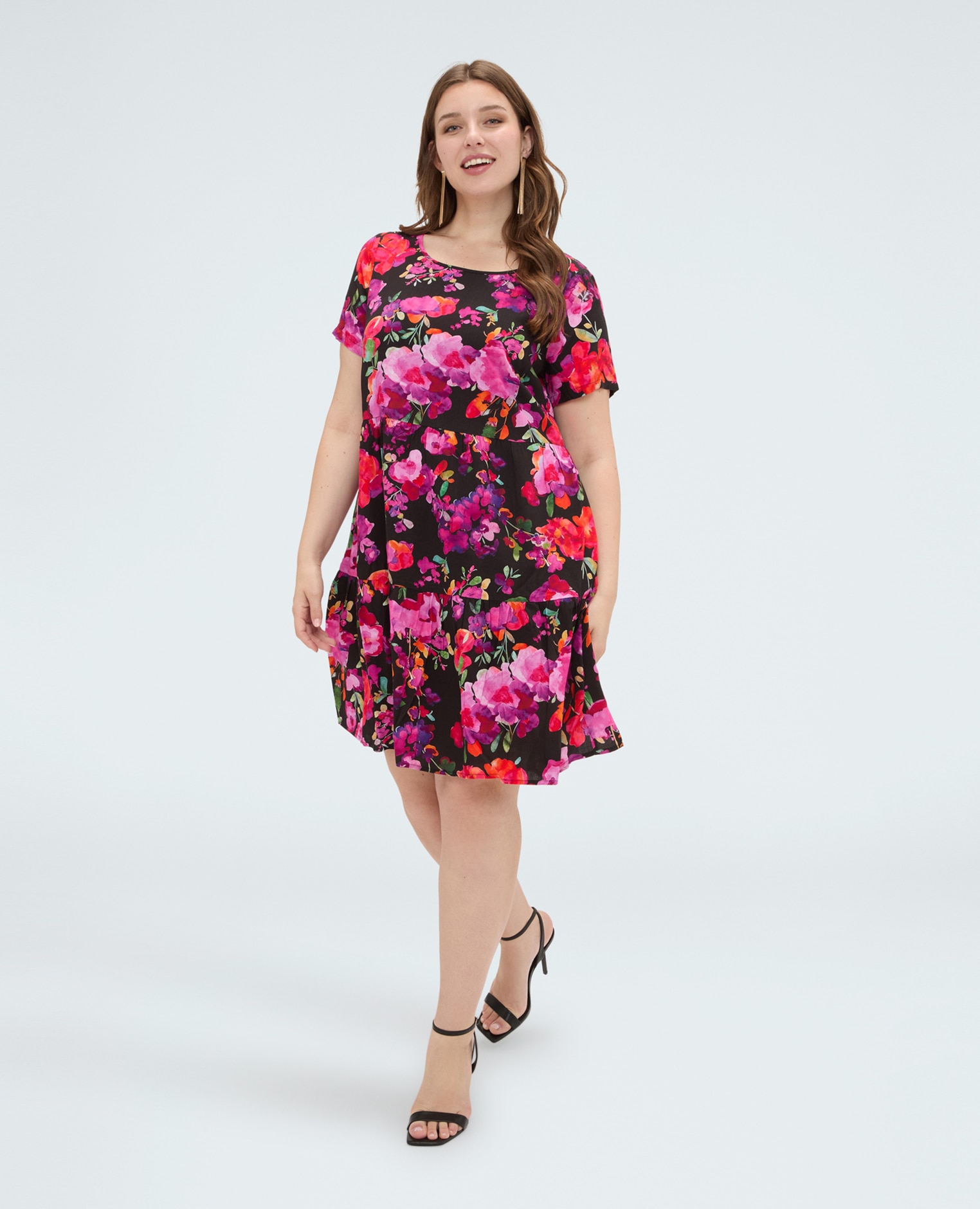 Vestido de flores en viscosa cuello redondo mangas cortas y falda con volante en el bajo - Fiorella Rubino - Negro Negro-3