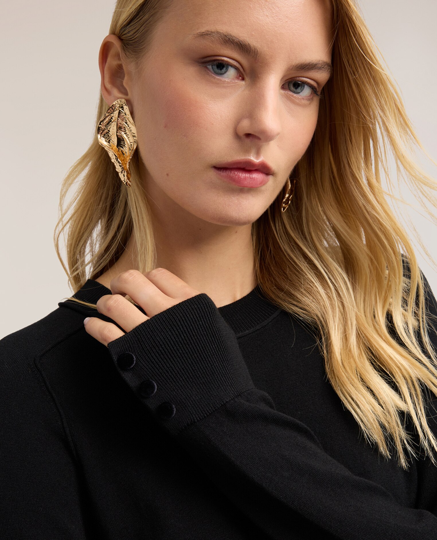 Jersey de mujer liso en viscosa con perfiles en tono ajuste regular longitud media - Motivi - Negro Negro-4