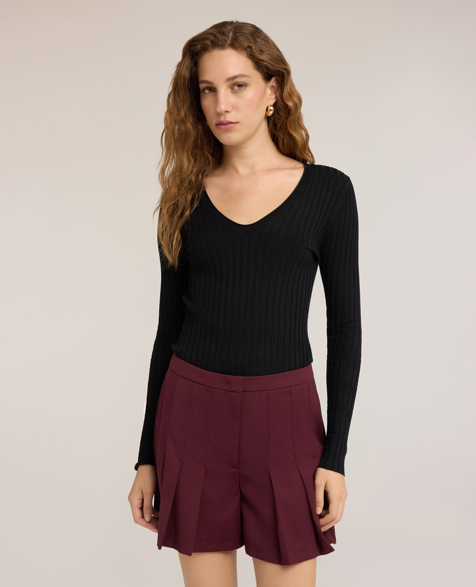 Jersey de mujer de canalé plano con escote en v ajuste entallado largo medio - Motivi - Negro Negro-1