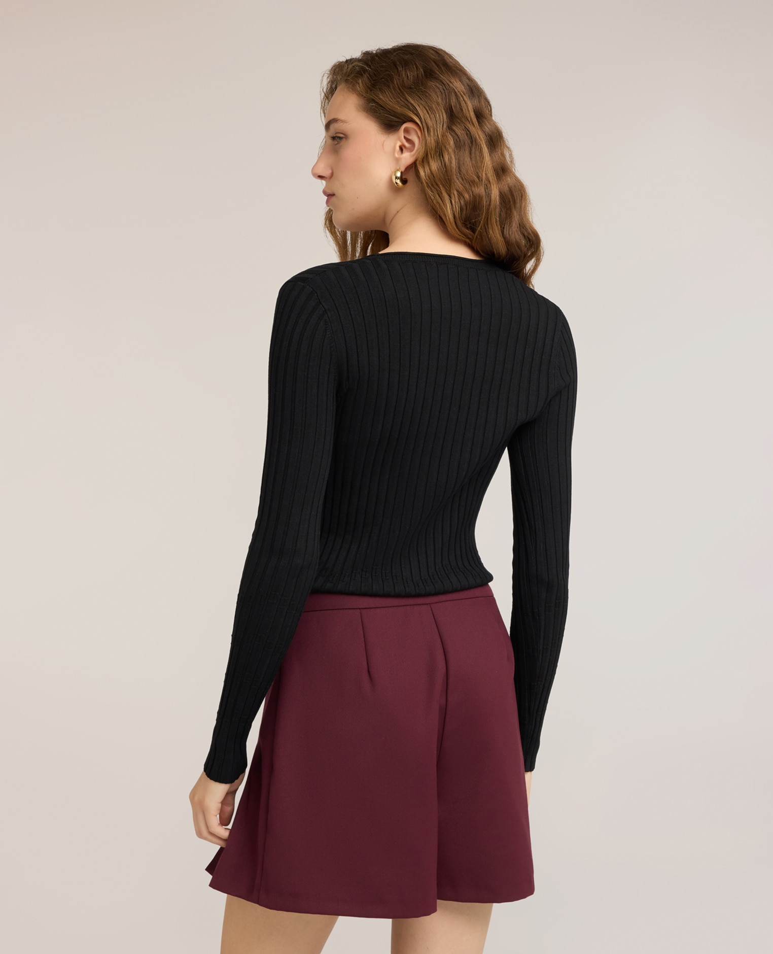 Jersey de mujer de canalé plano con escote en v ajuste entallado largo medio - Motivi - Negro Negro-2