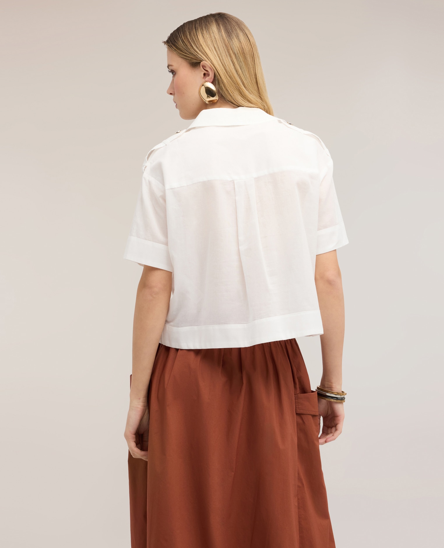 Camisa de mujer de muselina con bolsillos ajuste boxy cuello clásico con cierre frontal de botones metálicos - Motivi - Blanco Blanco-2