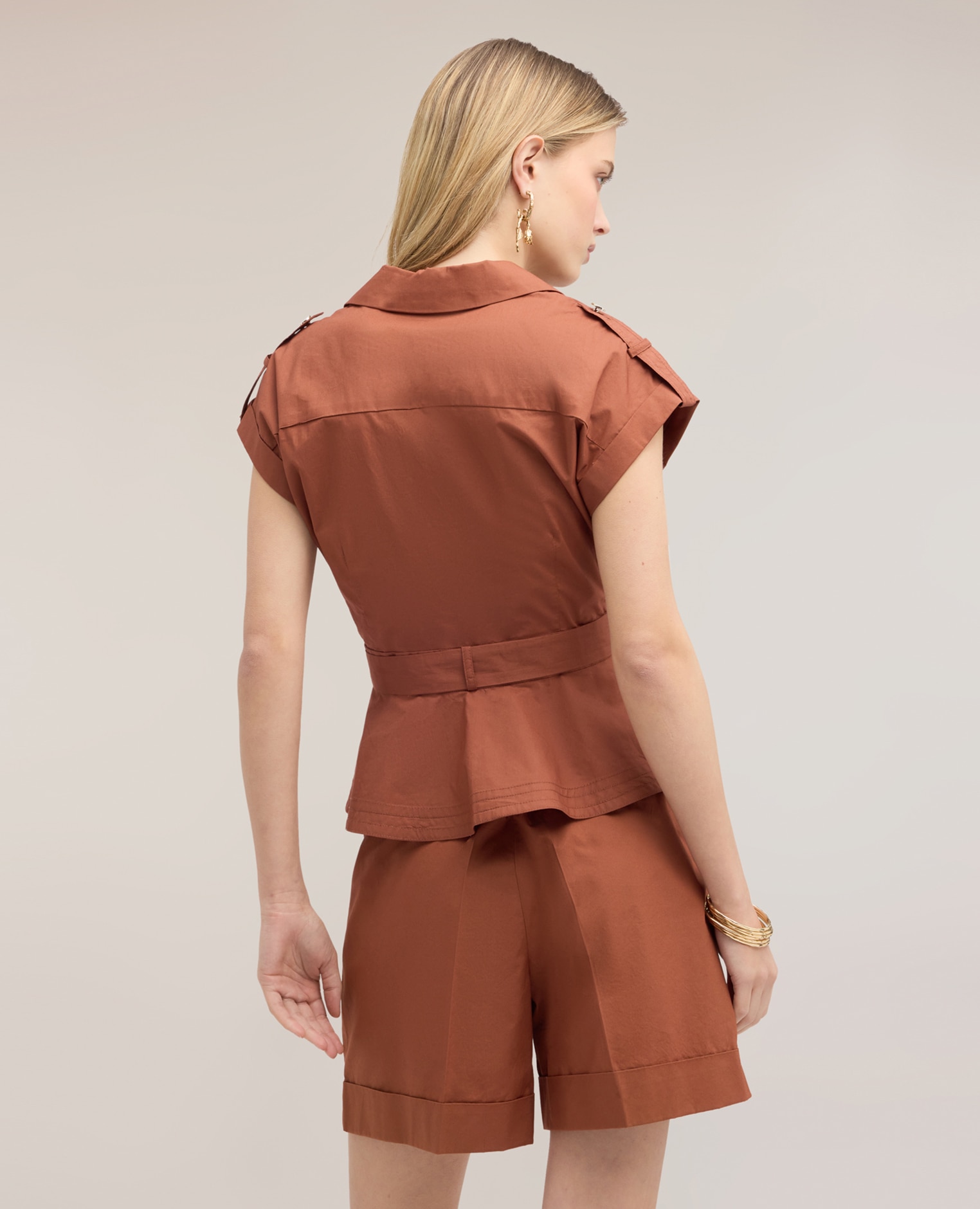 Camisa de mujer de popelín con bolsillos ajuste regular cierre frontal con botones - Motivi - Marrón Marrón-2