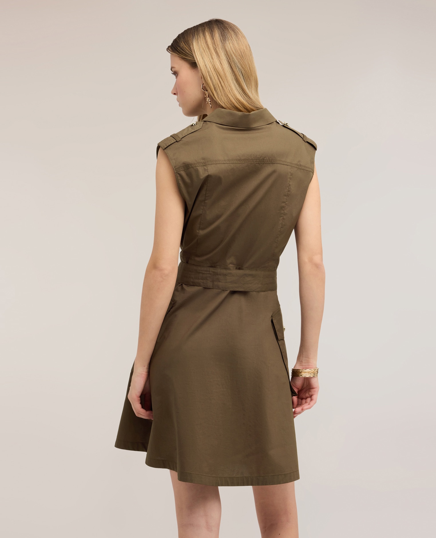 Vestido camisero en popelín con cinturón abertura frontal con cuello de solapa y botones cinturón en la cintura con hebilla - Motivi - Verde militar Verde militar-2