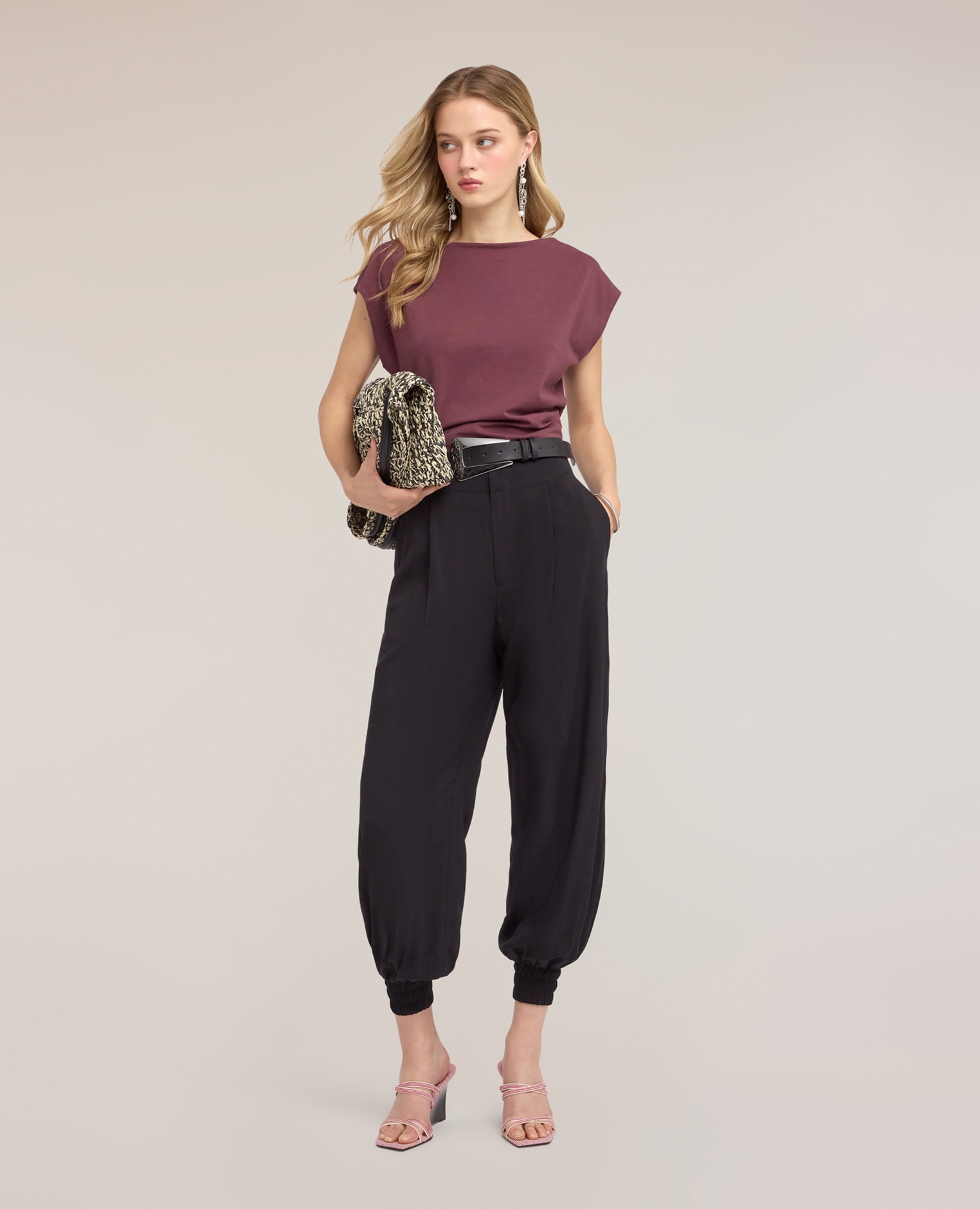 Pantalones de mujer de viscosa con puños en el bajo ajuste tapered cierre frontal con cremallera - Motivi - Negro Negro-1