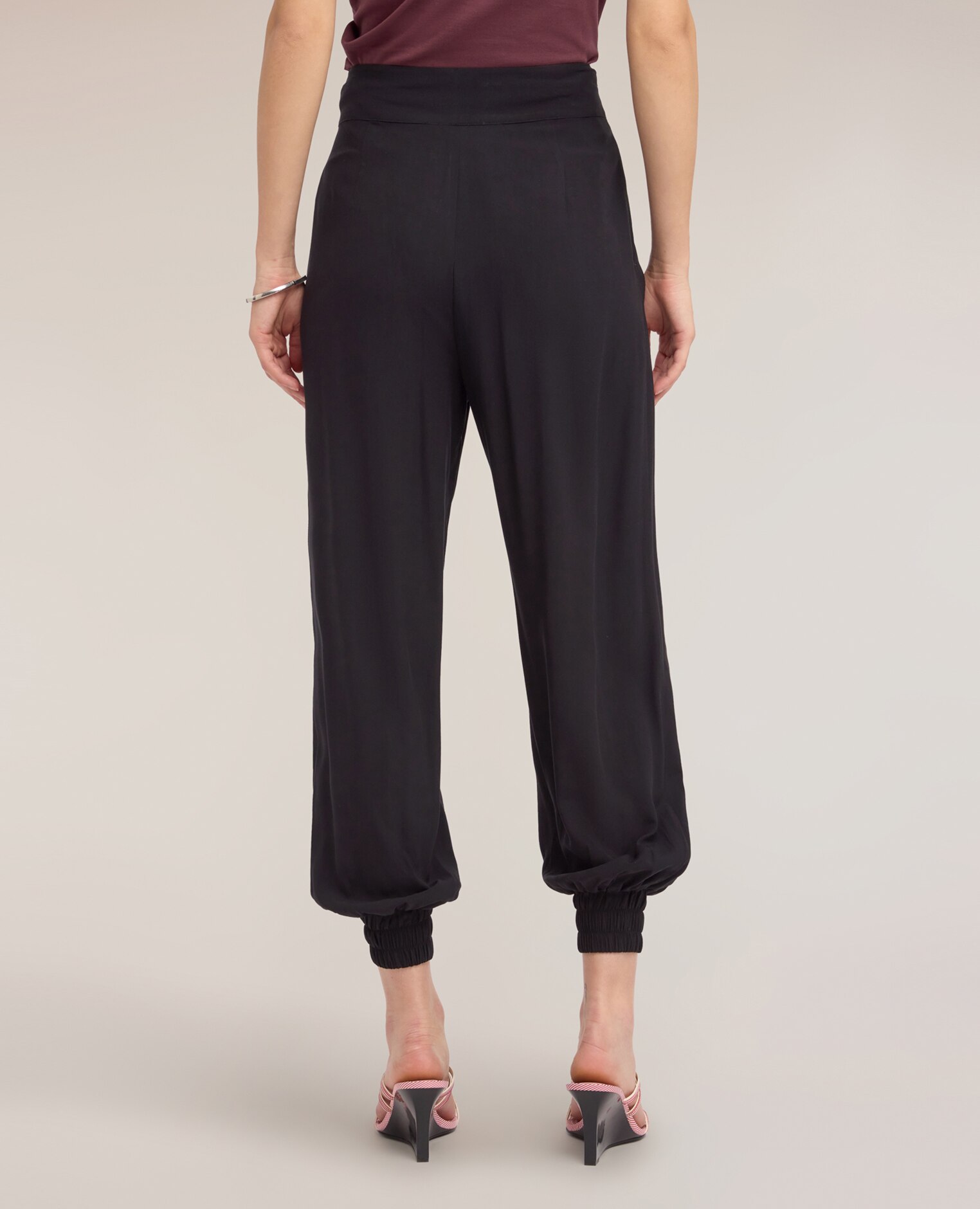 Pantalones de mujer de viscosa con puños en el bajo ajuste tapered cierre frontal con cremallera - Motivi - Negro Negro-2