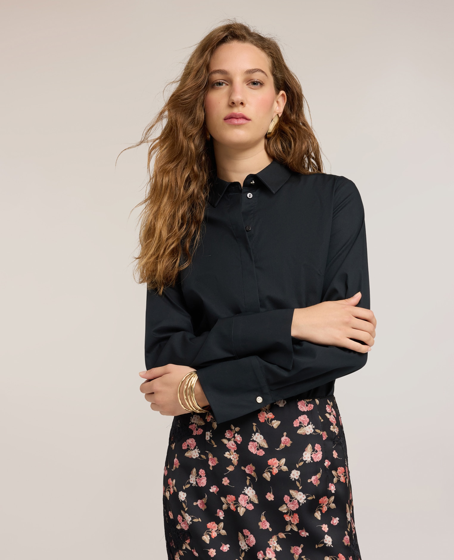 Camisa de mujer de popelín con botones ocultos ajuste entallado cierre frontal inglés con primer botón a la vista - Motivi - Negro Negro-1