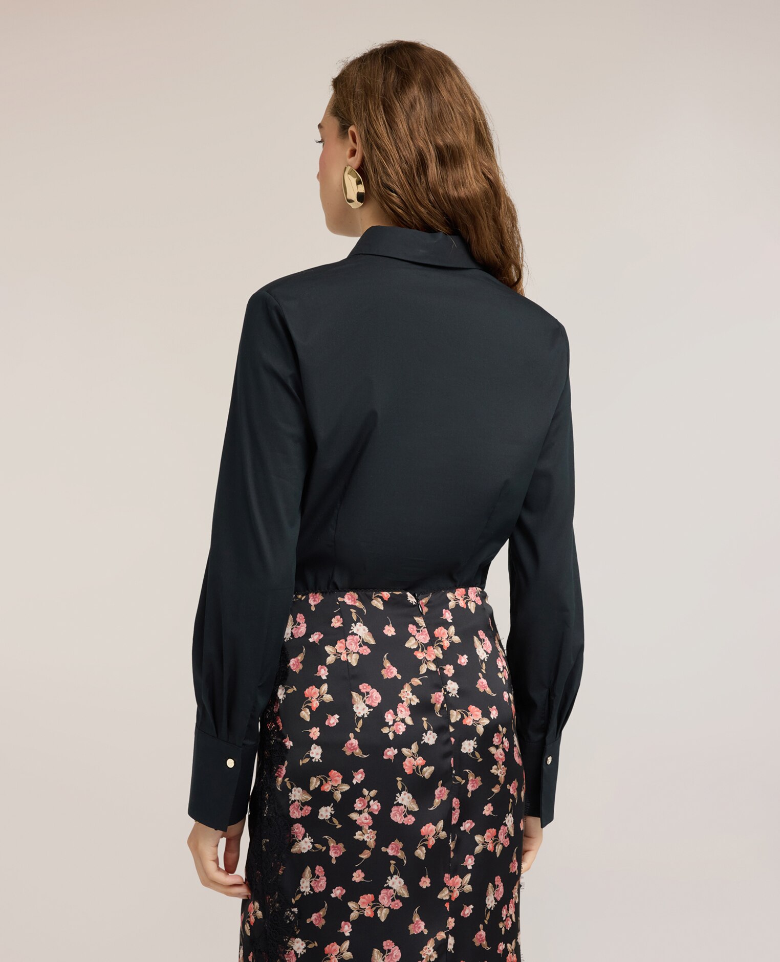 Camisa de mujer de popelín con botones ocultos ajuste entallado cierre frontal inglés con primer botón a la vista - Motivi - Negro Negro-2
