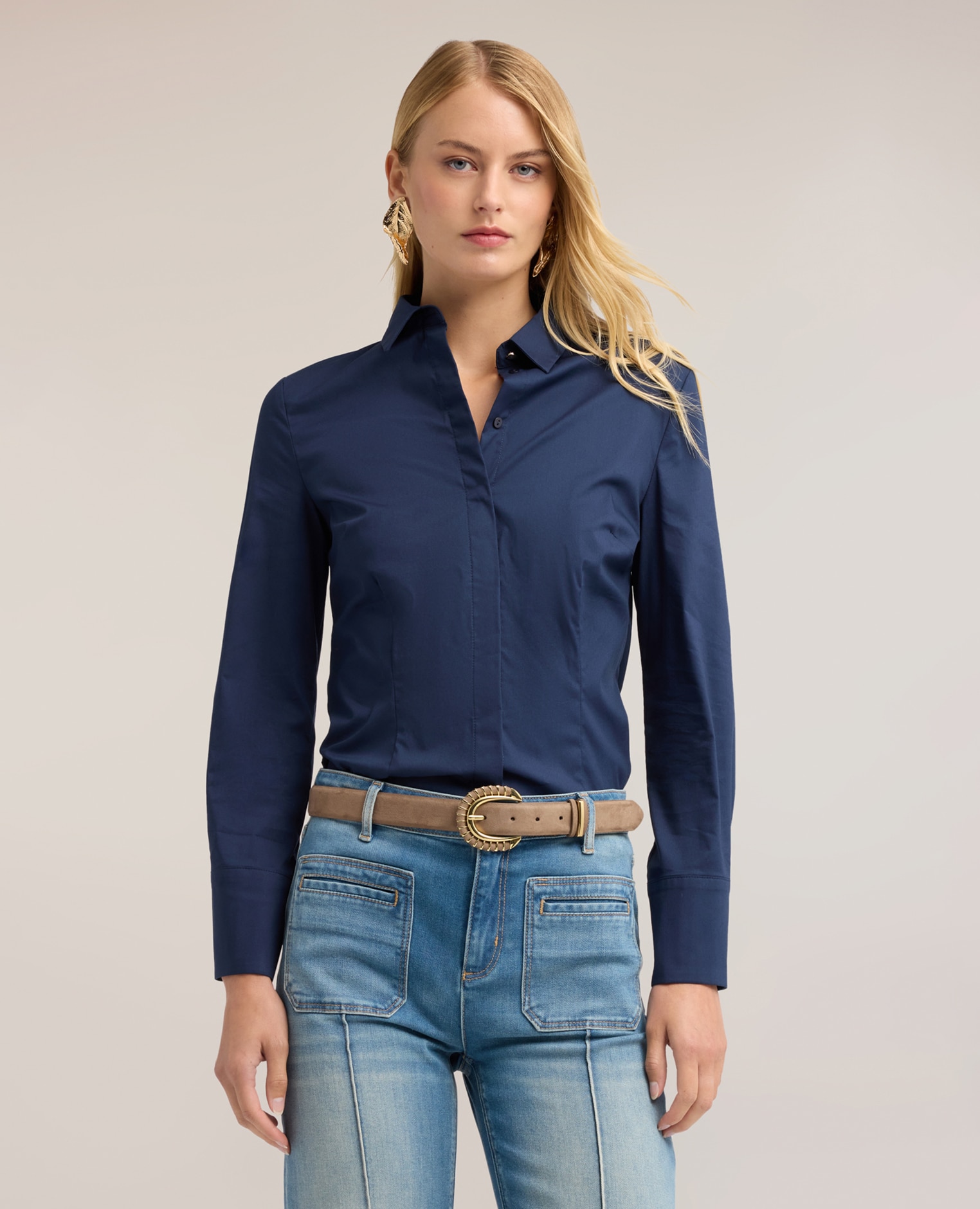 Camisa de mujer de popelín con botones ocultos ajuste entallado cierre frontal inglés con primer botón a la vista - Motivi - Azul Azul-1