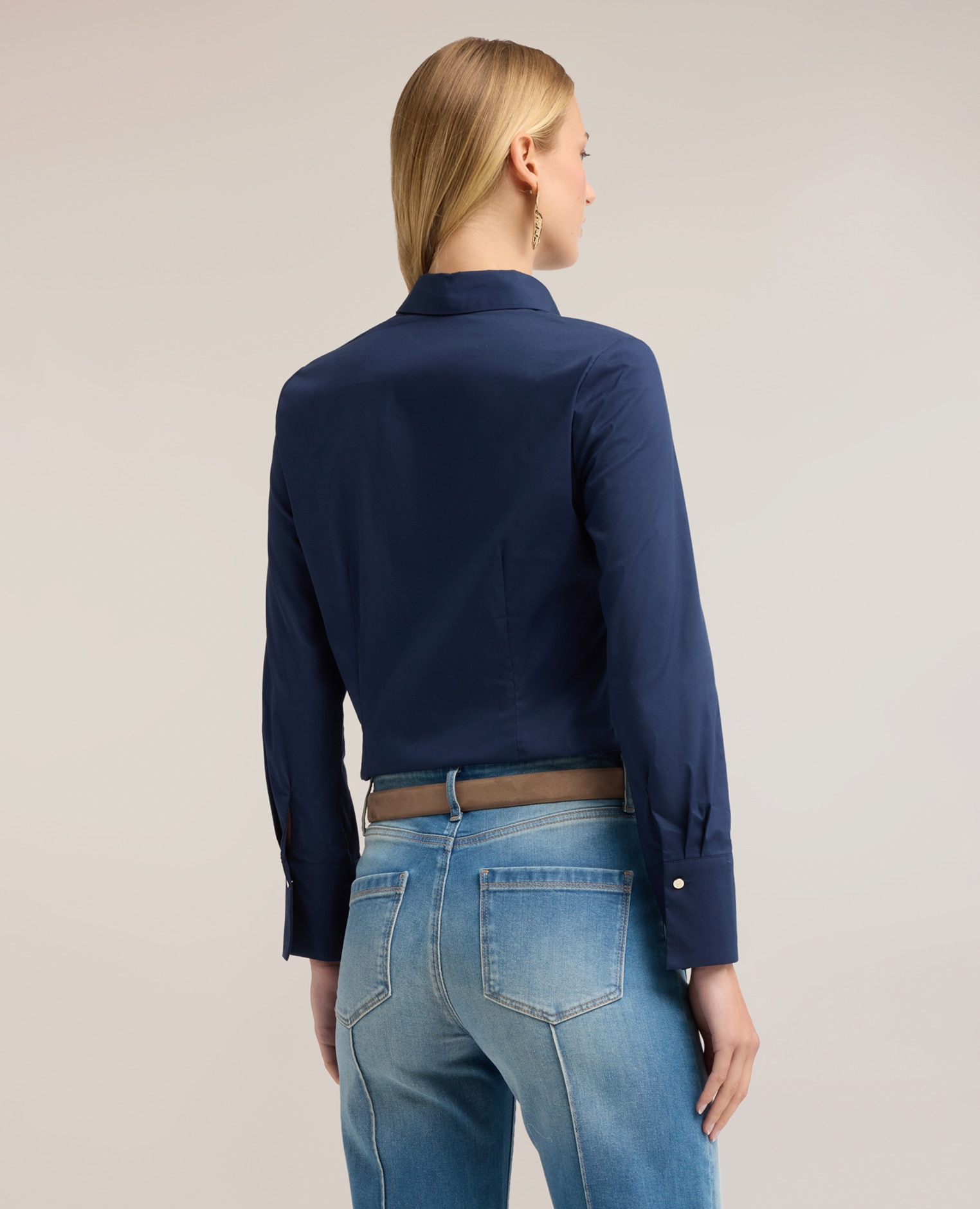 Camisa de mujer de popelín con botones ocultos ajuste entallado cierre frontal inglés con primer botón a la vista - Motivi - Azul Azul-2