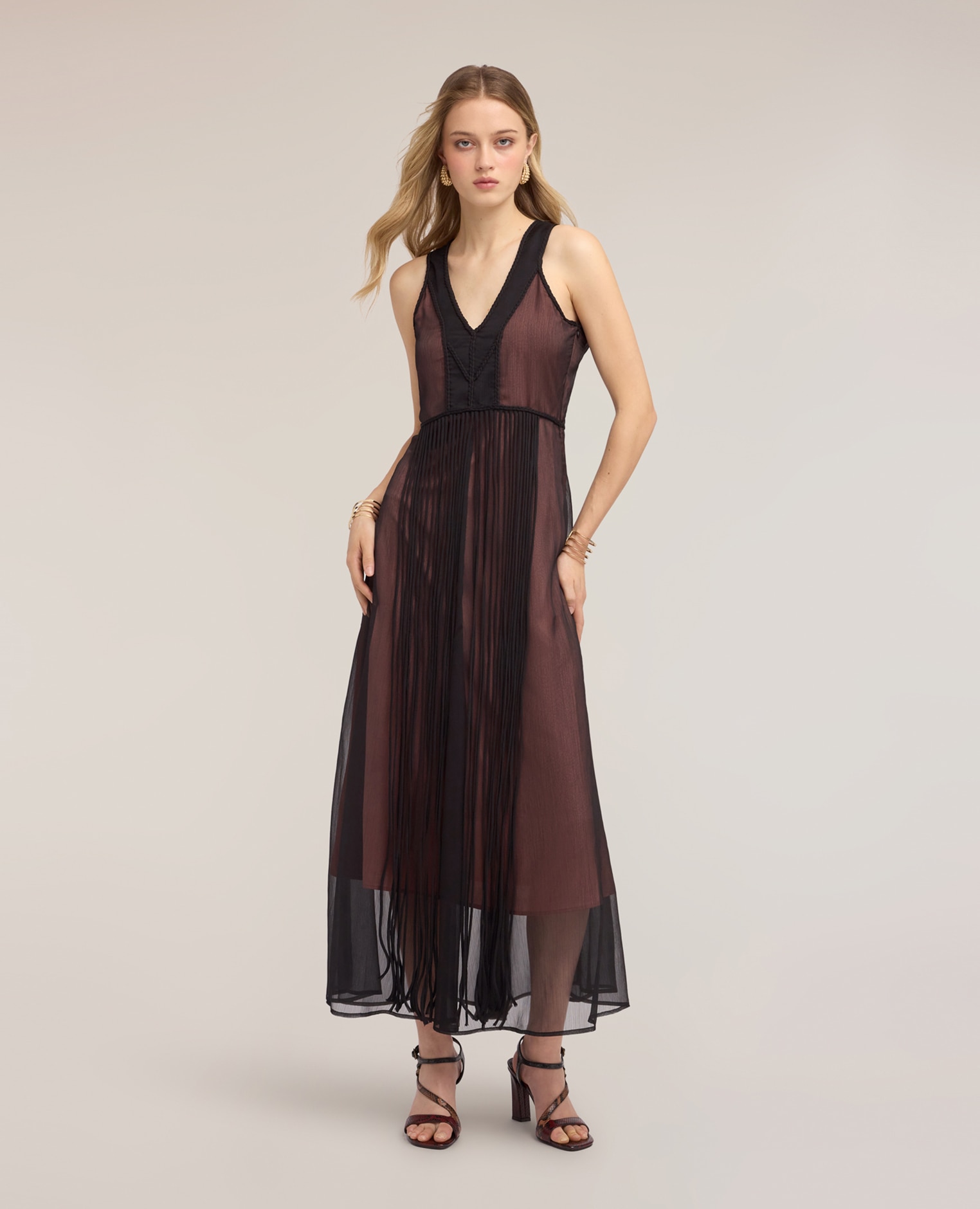 Vestido línea a largo en crepón con flecos cierre con cremallera escote en v con bordes entrelazados - Motivi - Negro Negro-1