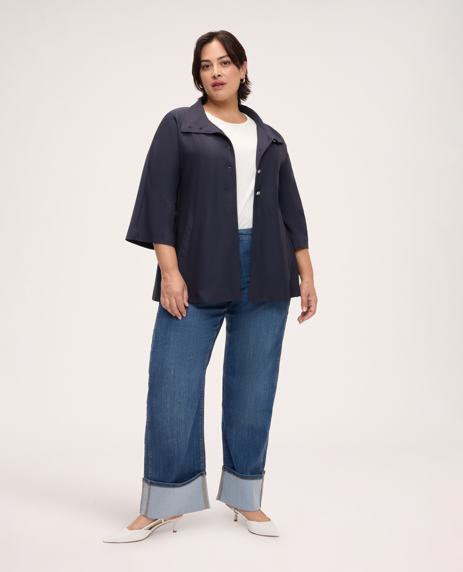 Chaqueta de mujer en punto milano con cuello alto mangas de tres cuartos con forma kimono y silueta amplia bolsillos de vivo en el frente y pliegue central en la espalda - Fiorella Rubino - Azul Azul-3