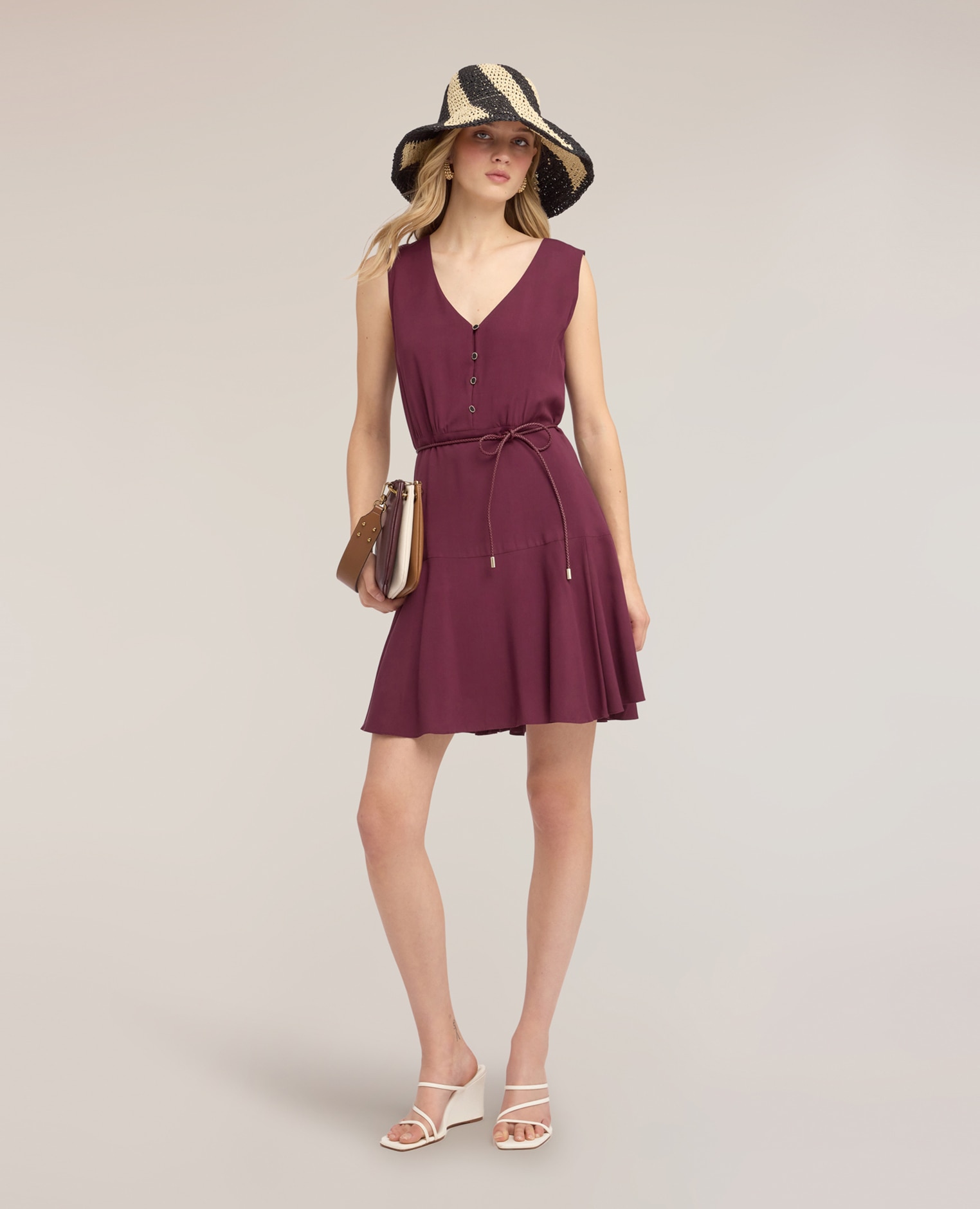 Vestido flare en viscosa con cinturón trenzado modelo sin mangas con cintura elástica cierre frontal con botones - Motivi - Morado Morado-1