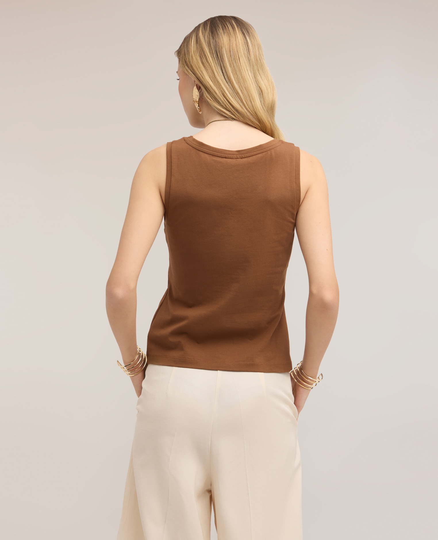 Top de mujer con collar de borla integrado escote redondo con collar de borlas integrado - Motivi - Marrón Marrón-2