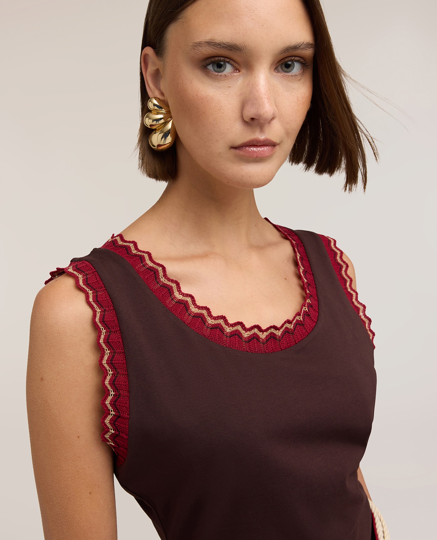 Top de mujer de punto con borde de jersey bordes trabajados - Motivi - Marrón Marrón-4